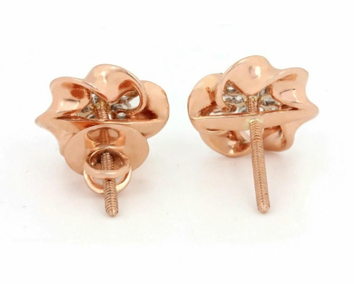Art Déco Orecchino con pavé di diamanti Mini Flower Stud Earring in oro rosa 14k Regalo di alta gioielleria. in vendita