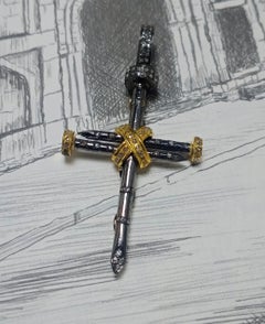 Pendentif croix de clous en argent sterling pavé de diamants avec collier en cuir