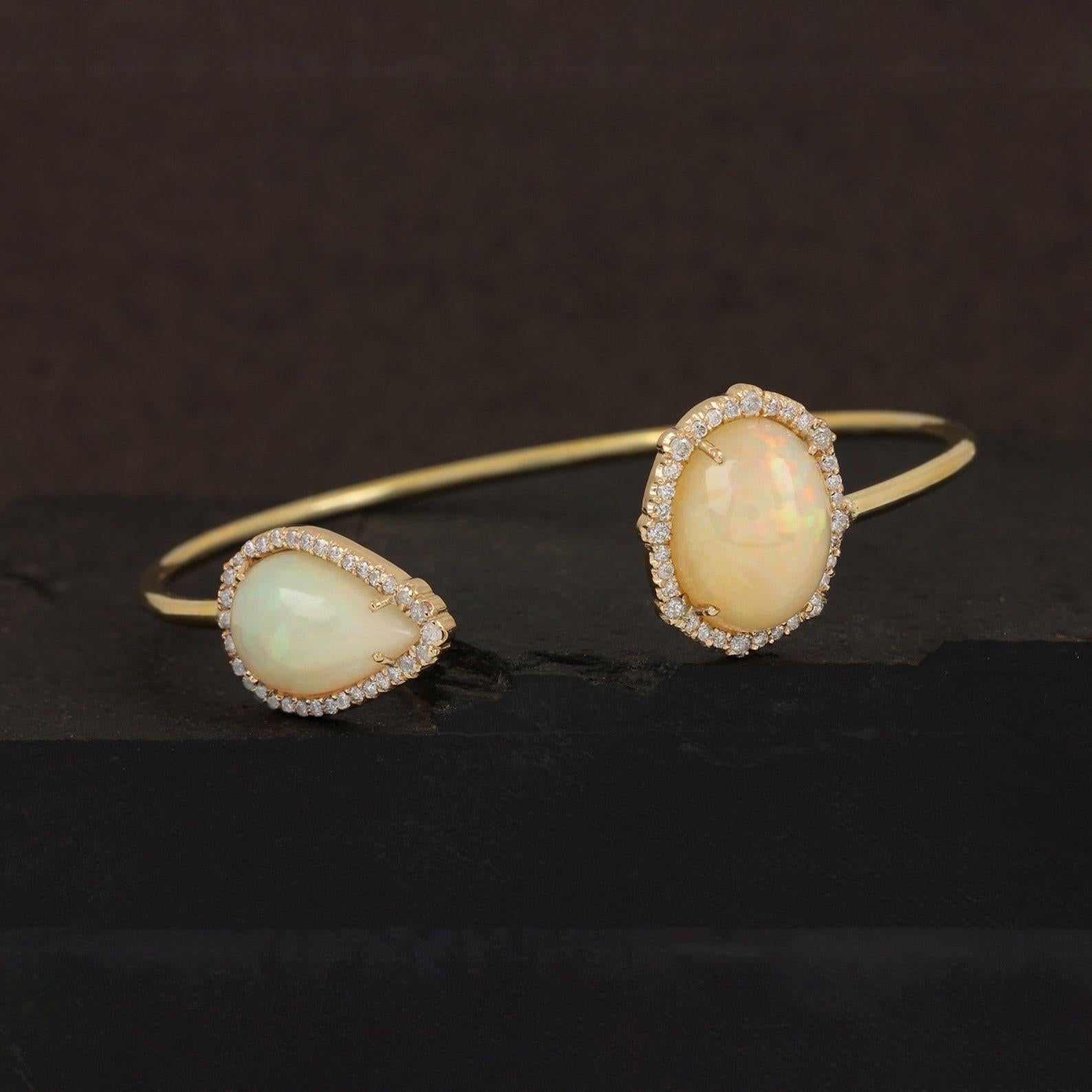 Bracelet jonc réglable en or 14 carats avec diamants pavés et opale naturelle éthiopienne en vente 1