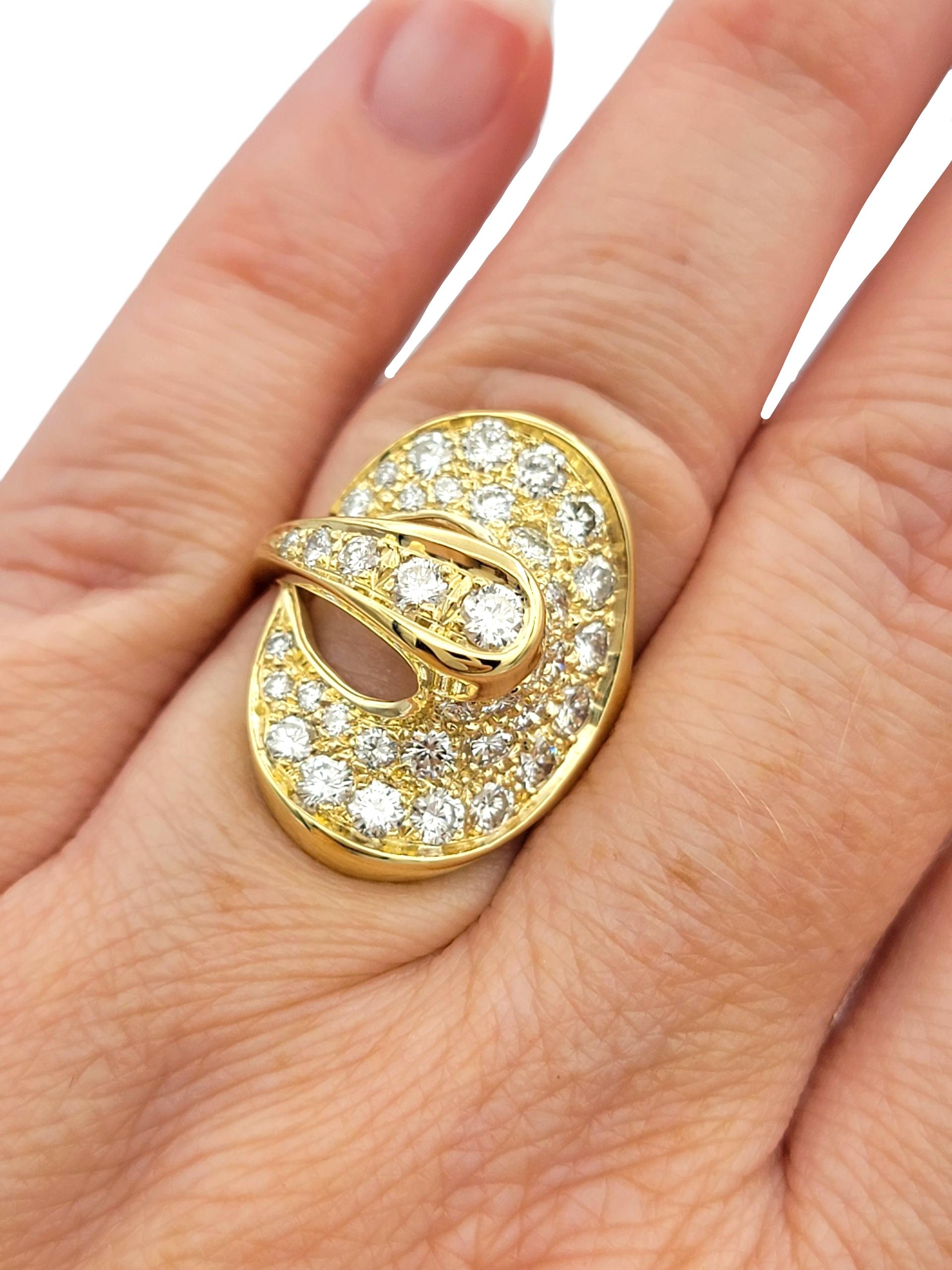Anillo de cóctel de oro amarillo de 14 quilates con pavé de diamantes oblongos de corte escultural en venta 5