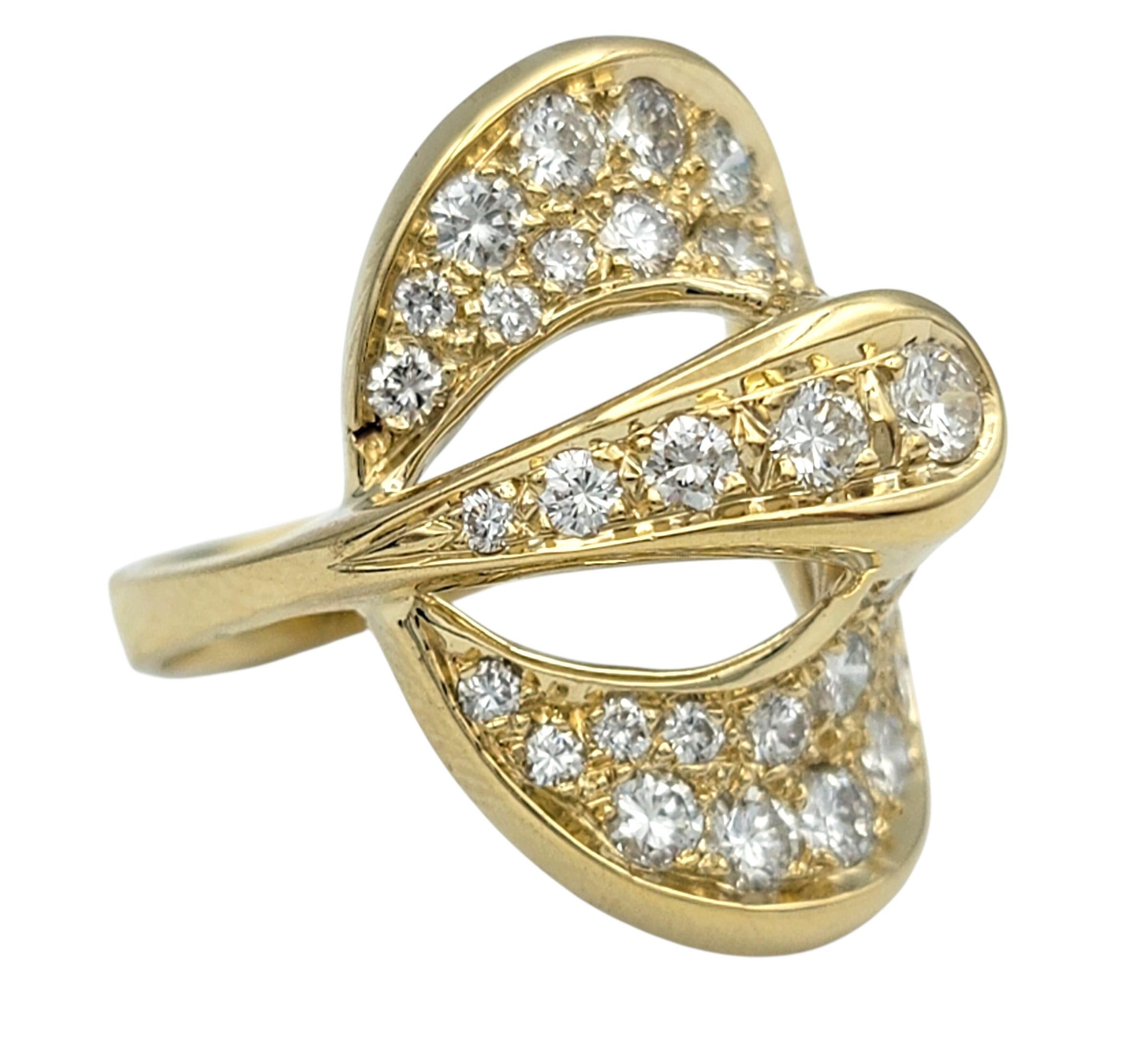 Anillo de cóctel de oro amarillo de 14 quilates con pavé de diamantes oblongos de corte escultural Corte redondo en venta