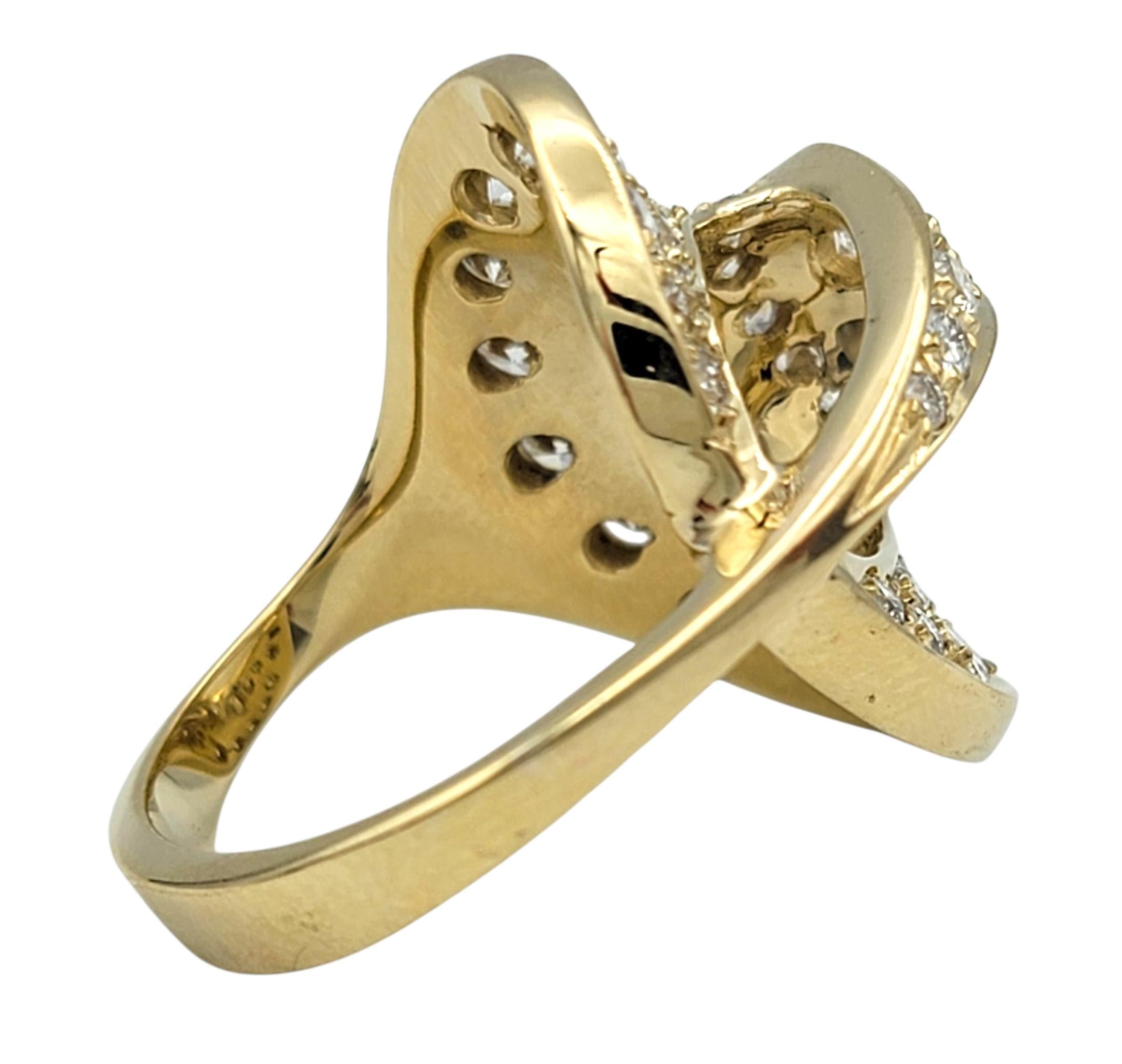 Anillo de cóctel de oro amarillo de 14 quilates con pavé de diamantes oblongos de corte escultural en venta 1