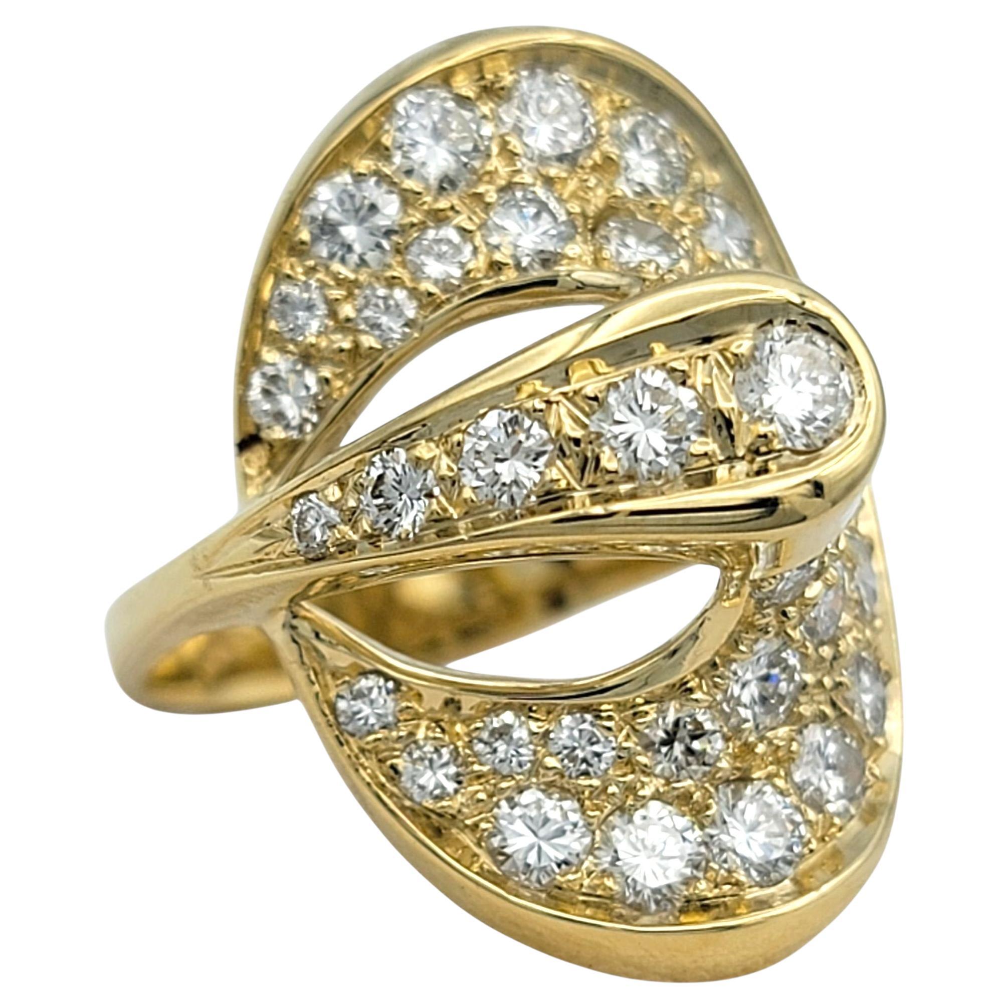 Bague cocktail en or jaune 14 carats Pavé Diamond Oblong Sculptural Cutout