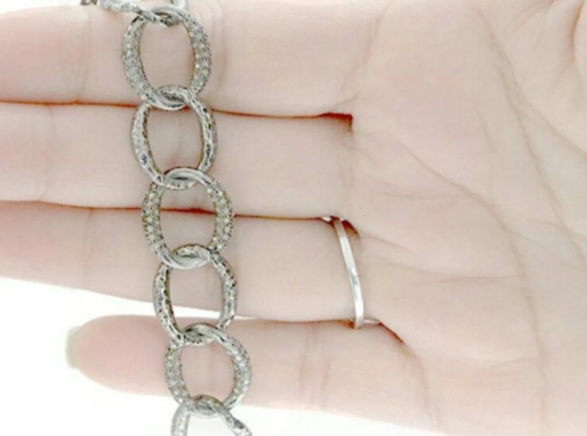 Bracciale a catena ovale con pavé di diamanti Bracciale con diamanti in argento 925 Regalo.

Metallo di base
Argento
Tipo di catena
A Link ovale
Impostazione dello stile
Pavé
Materiale
Argento 925, diamante naturale
Tipo
Bracciale
Articolo