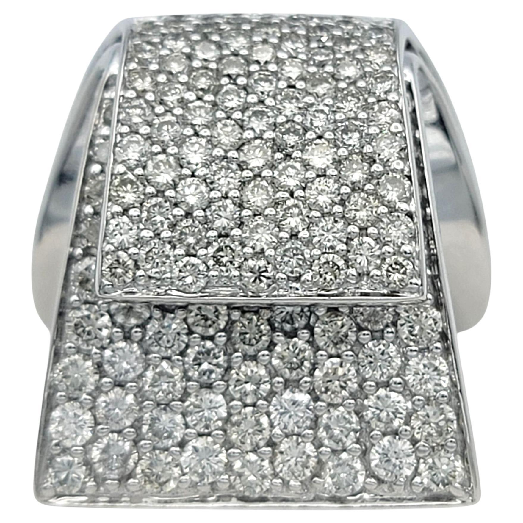 Pavé-Diamant-Cocktailring im überlappenden Design aus poliertem 14 Karat Weißgold (Zeitgenössisch) im Angebot