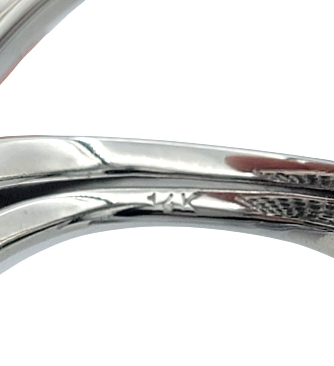 Pavé-Diamant-Cocktailring im überlappenden Design aus poliertem 14 Karat Weißgold Damen im Angebot