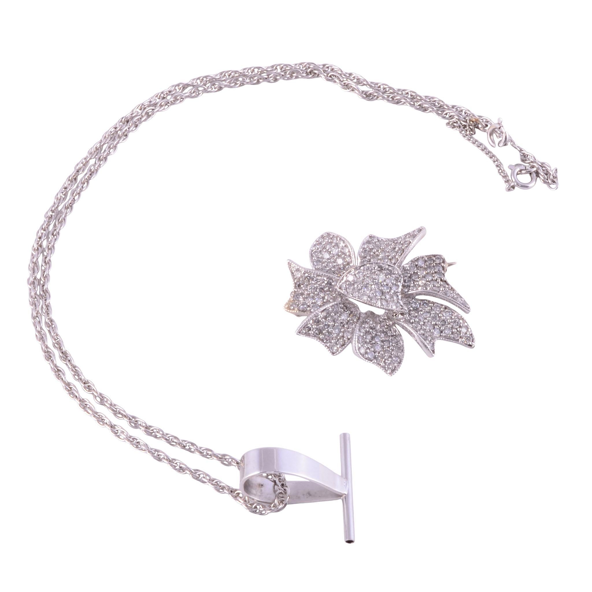 Taille ronde Épingle avec pendentif en diamant pavé sur chaîne en vente