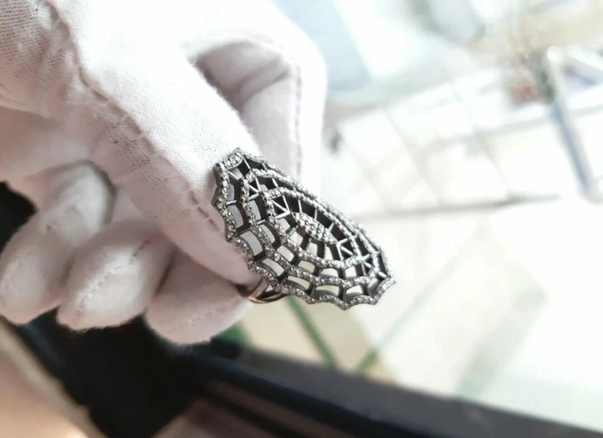 Art Déco Anello con pavé di diamanti in argento 925 Anello a ragnatela fatto a mano con diamanti. in vendita