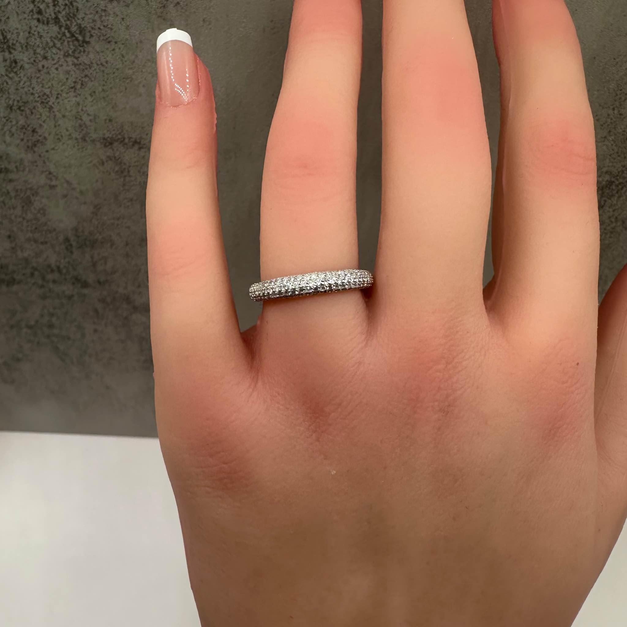 Bague en or blanc 14 carats pavé de diamants ronds 0,6 ctw GH SI, taille 6 Neuf - En vente à West Hempstead, NY