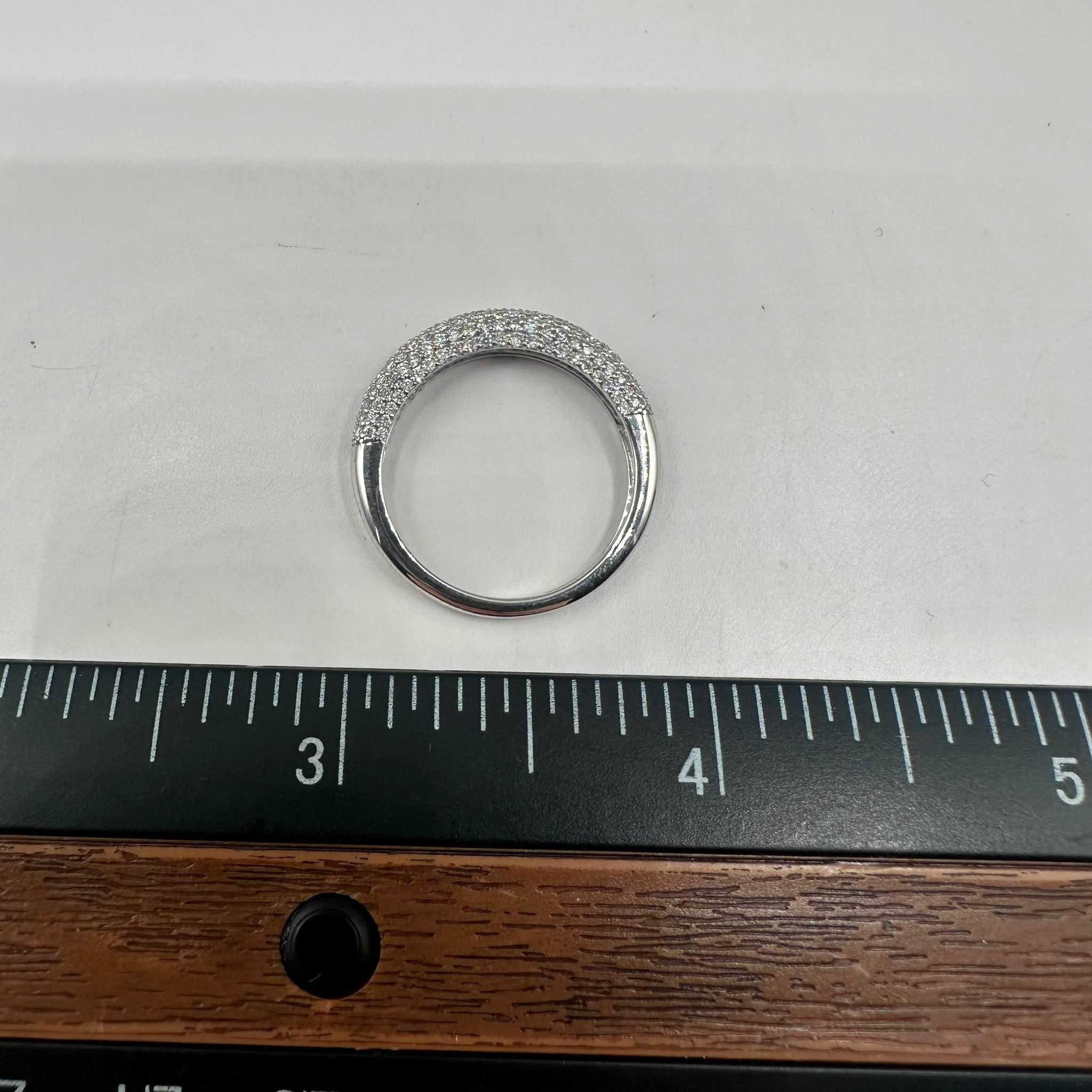 Pave Diamantring aus 14kt Weißgold - 0,8ctw GH SI runde Diamanten, Größe 7,75 Damen im Angebot