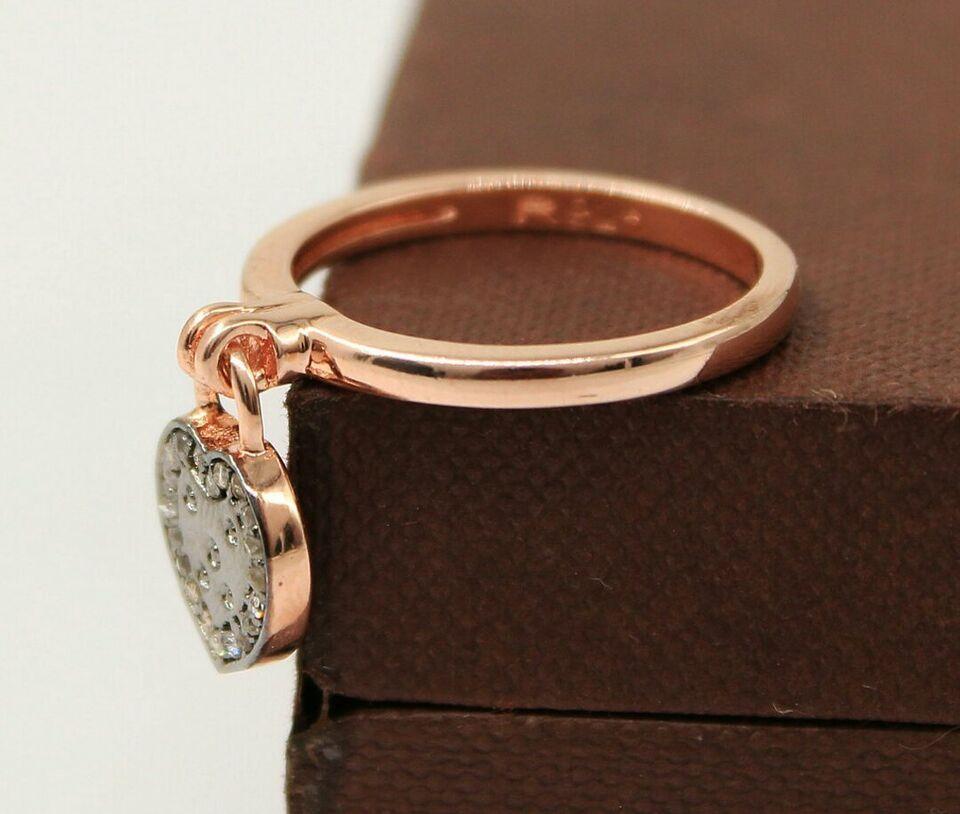 Pave Diamond Ring Rose Gold 925 Silver Fancy Diamond Ring For Special Occasions
Base Metal
Sterling Silver, 925 parts per 1000
Secondary Stone
Diamond
Metal Purity
925 parts per 1000
Main Stone
Diamond