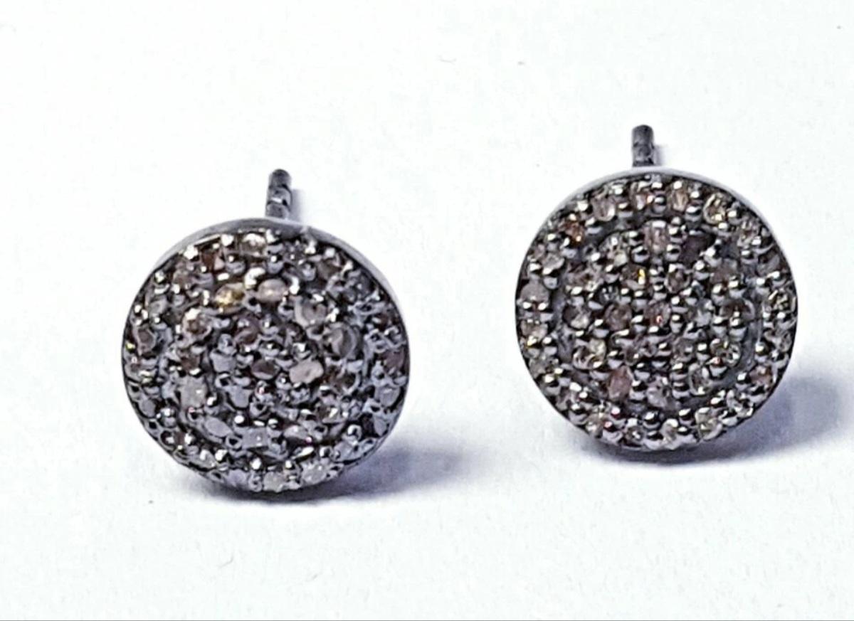 Donna Pave Diamond Round Tops 925 Silver Stud Earring Gioielli di diamanti Regalo di San Valentino. in vendita