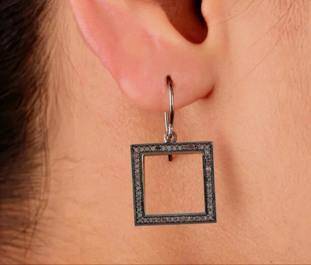 Orecchino a gancio con charm quadrato con diamante Pave in argento 925 Orecchino minimalista con diamante.

Metallo di base
Argento fine, 925 parti per 1000
Metallo
Argento
Forma della pietra principale A. Stone
Rotondo
Peso totale dei carati
0.75 -