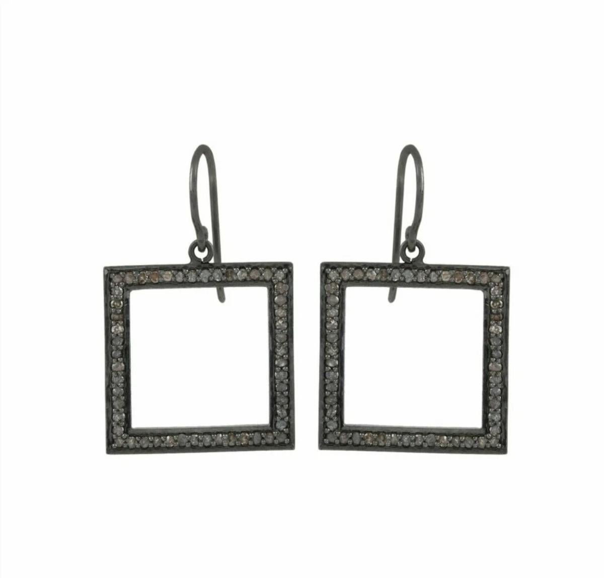 Art Déco Orecchino a gancio con charm quadrato con diamante Pave in argento 925 Orecchino minimalista con diamante. in vendita