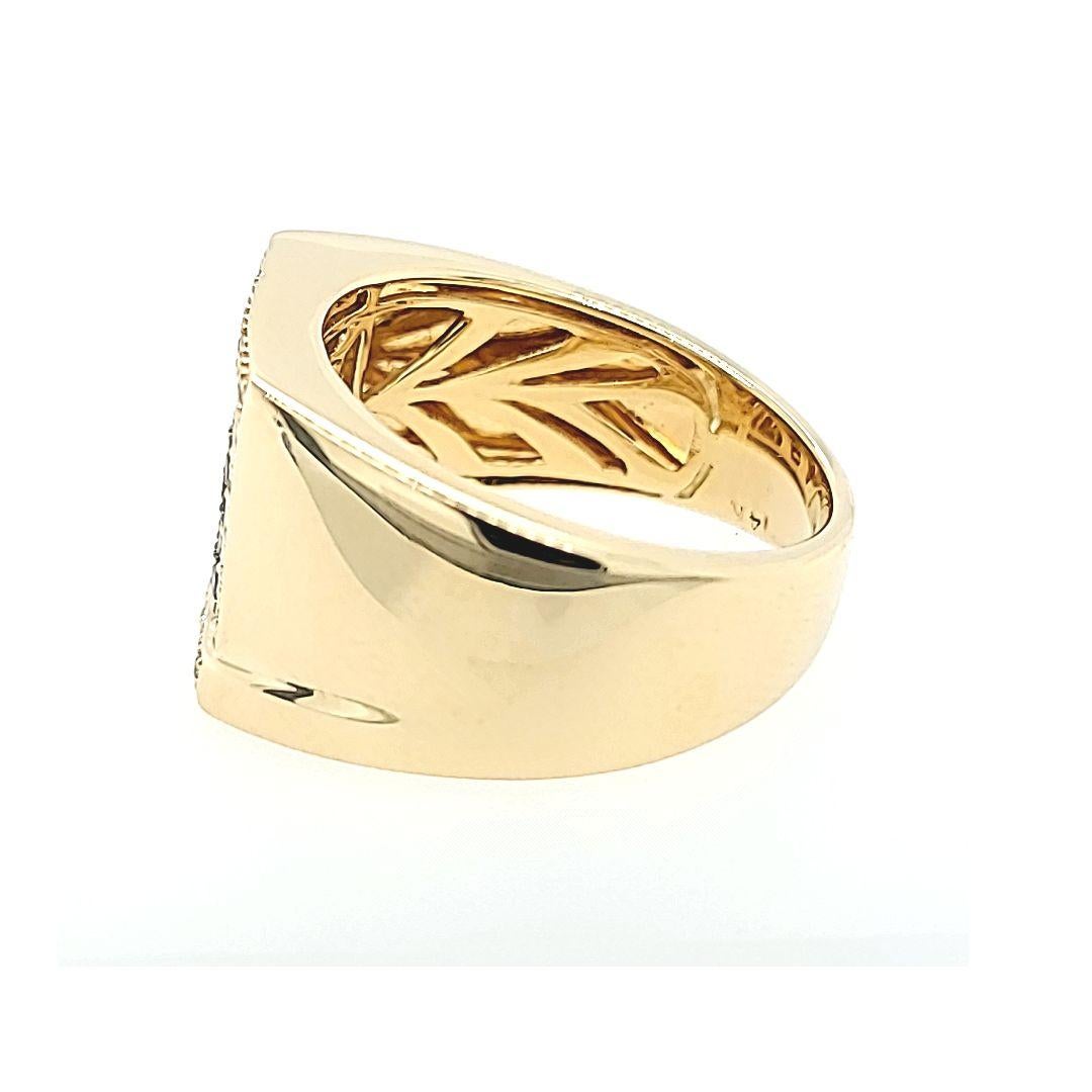 Pave Diamond Square Top Ring in Yellow Gold In Good Condition For Sale In Coral Gables, FL