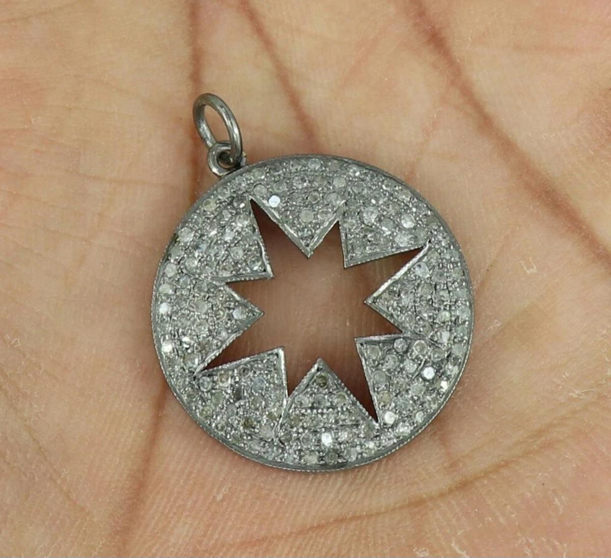 Colgante de plata 925 con diamantes en forma de estrella. en Nuevo estado para la venta en Chicago, IL