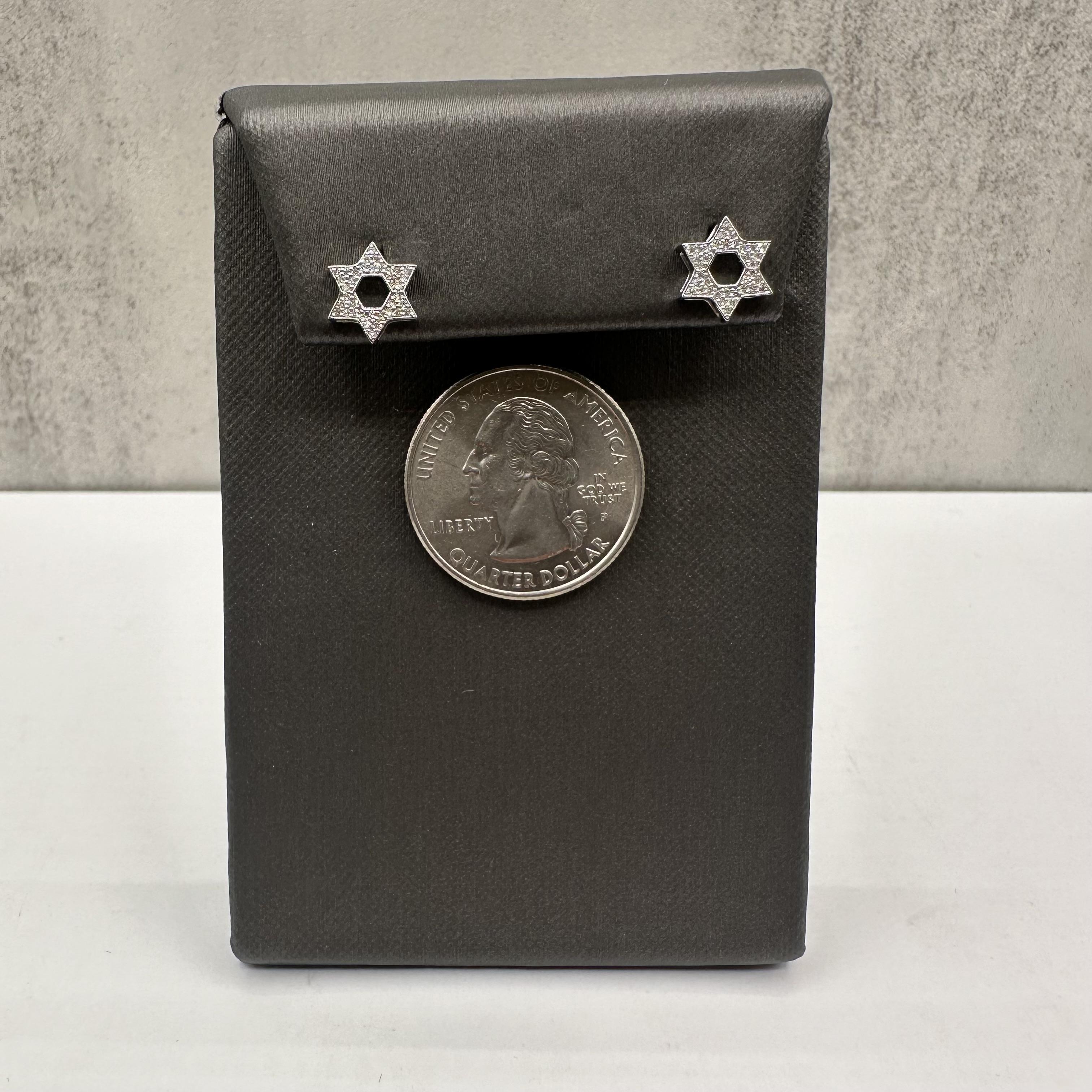 Pendientes Estrella de David de oro blanco de 14 quilates con pavé de diamantes - 0,17 quilates de diamantes HI SI en Nuevo Estado en West Hempstead, NY