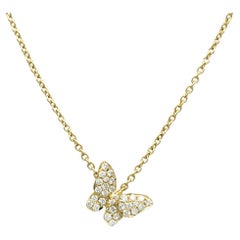 Conjunto de collar con colgante de mariposa estacionaria de pavé de diamantes en oro amarillo de 18 quilates