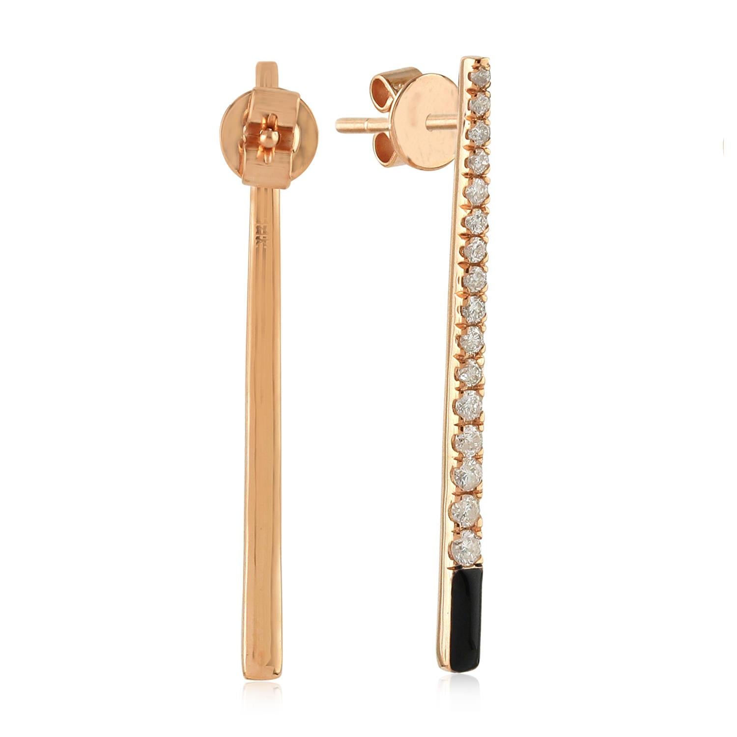 Artigiano Orecchini a bastoncino con diamanti Pave e smalto nero in oro giallo 14k in vendita