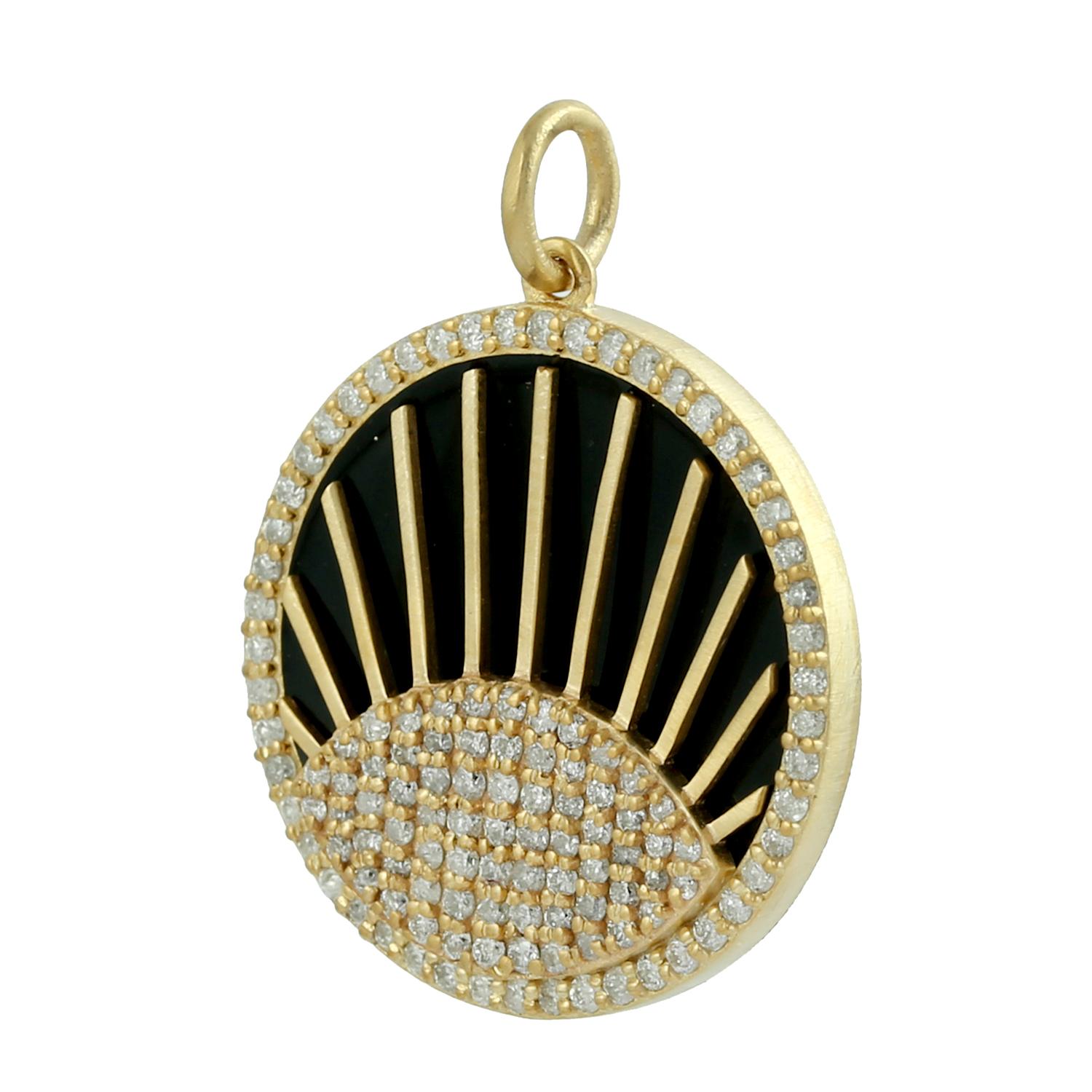 Art déco Breloque soleil en or jaune 14k avec diamant pavé en vente