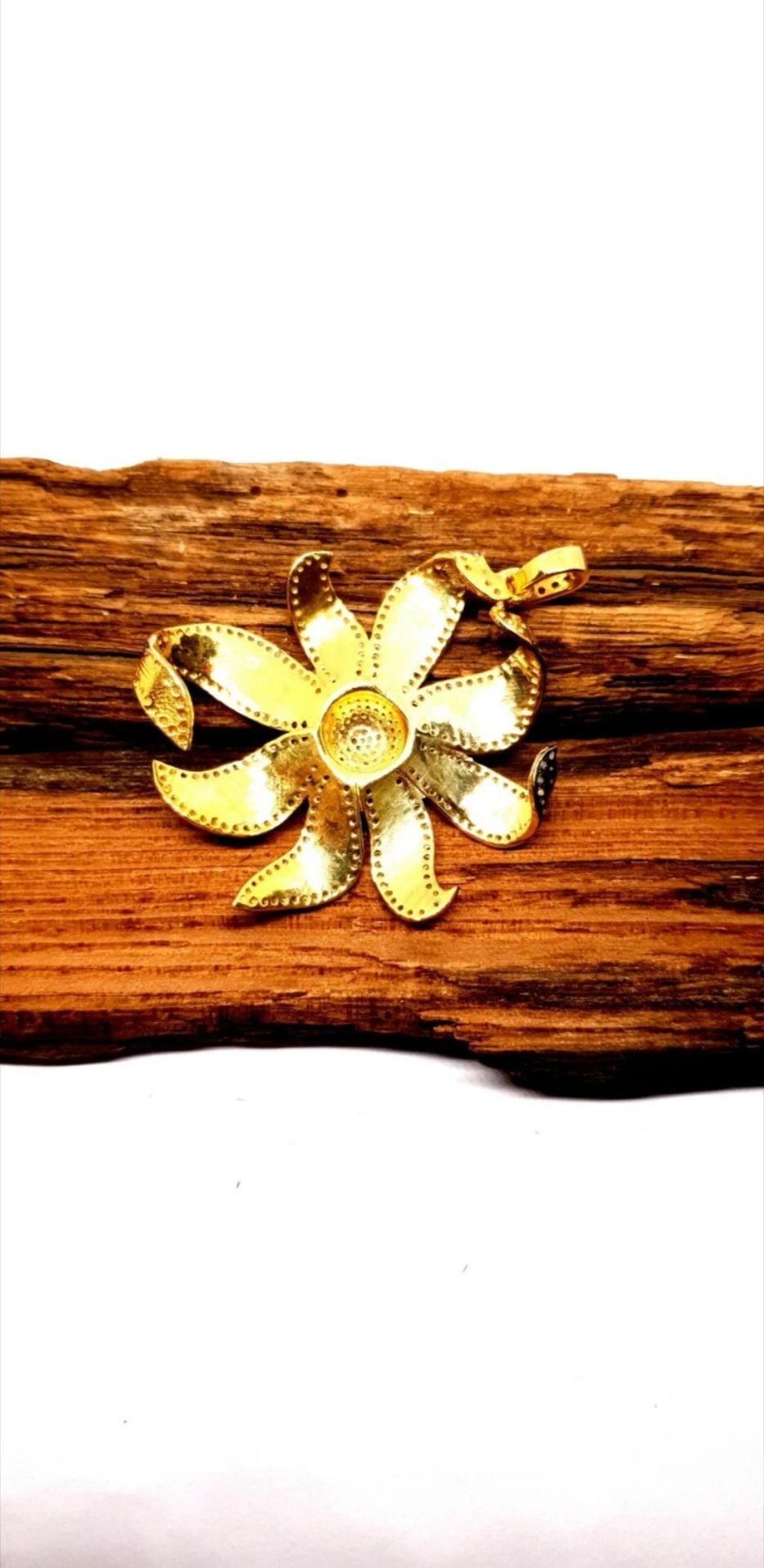 da uomo o donna Ciondolo a forma di girasole con diamante Pave in argento Sterling 925 Per le donne. in vendita