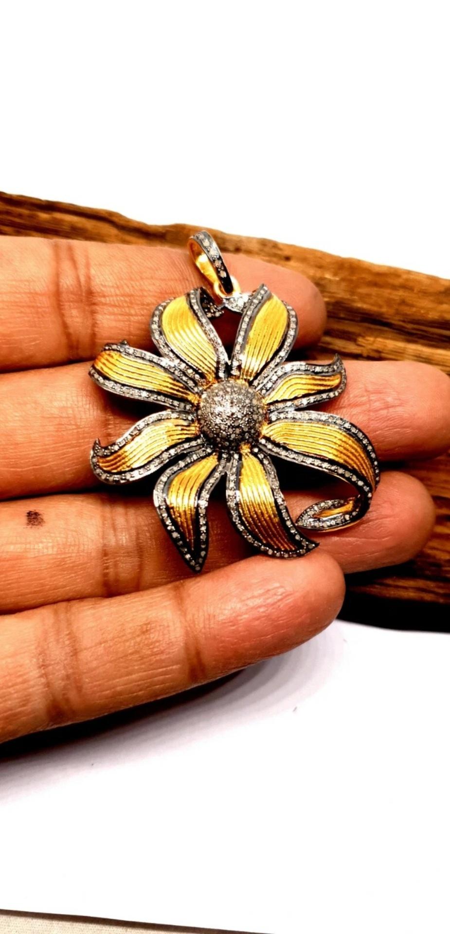 Ciondolo a forma di girasole con diamante Pave in argento Sterling 925 Per le donne. in vendita 1