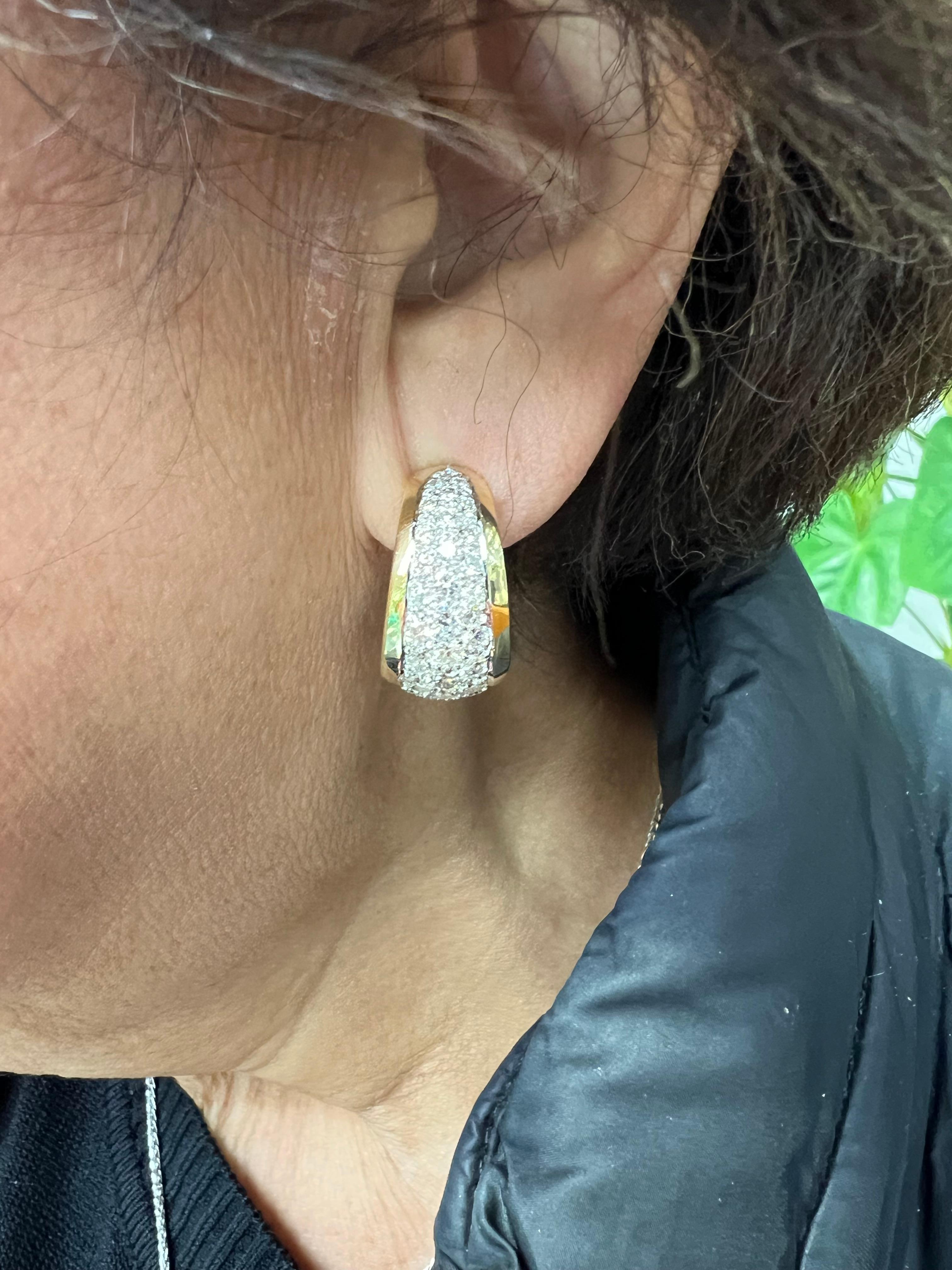 1990s Pave Diamond Tapered 18k two-tone gold j hoop earrings.

The Pave Diamond Tapered 18k Two-Tone Gold J Hoop Earrings were made during the 1990s.  Their sleek tapered design encapsulates both elegance and contemporary style.  These can be your