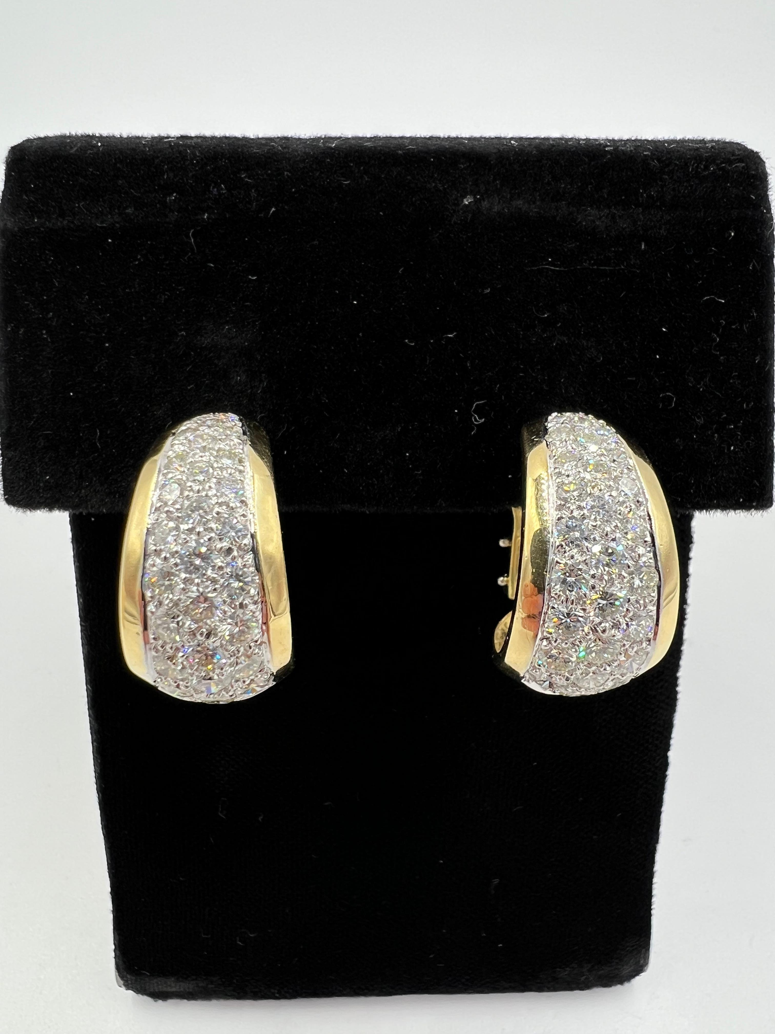 Pave Diamond Tapered 18k Gold J Hoop Earrings In Good Condition For Sale In Los Angeles, CA