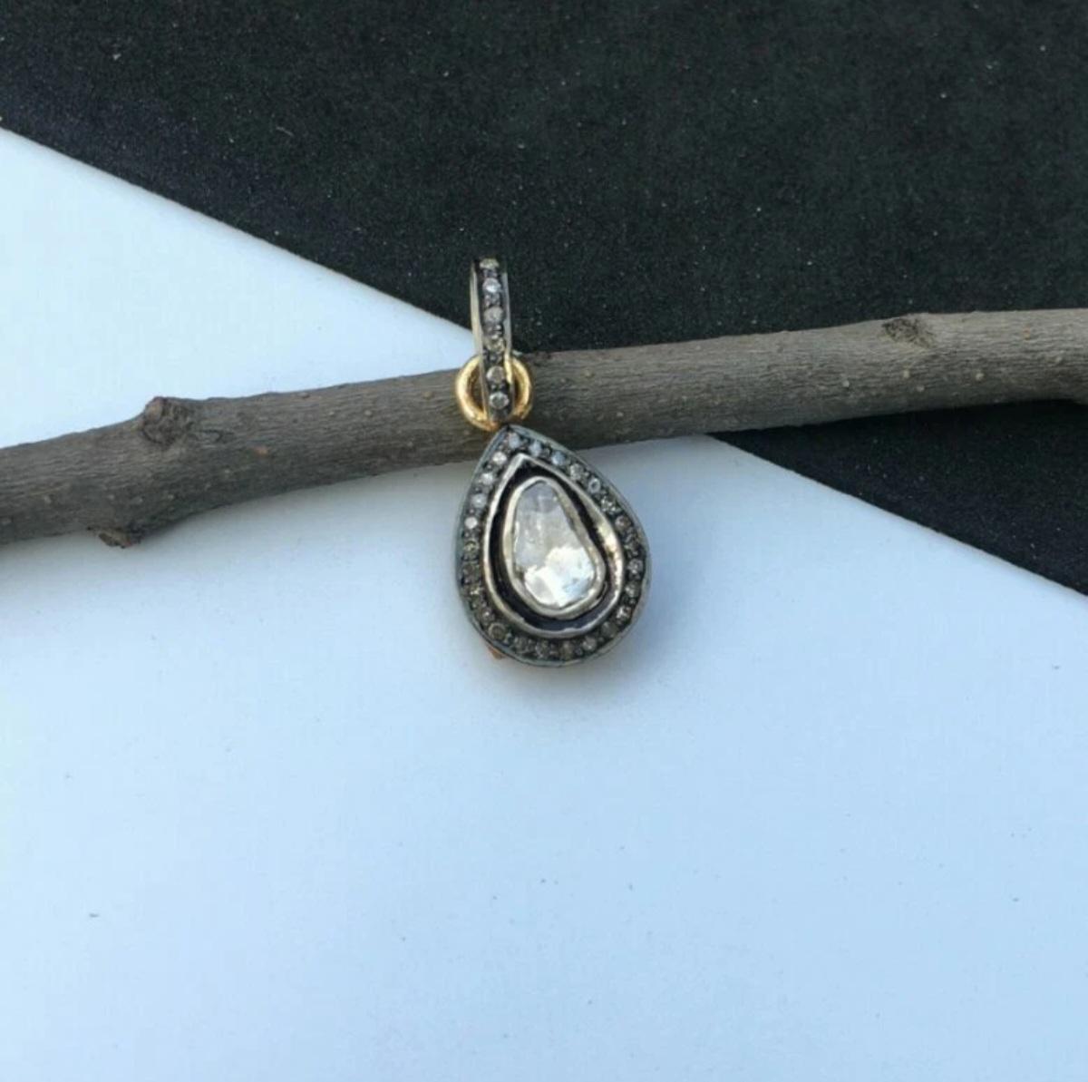 Art Déco Ciondolo a goccia con diamante Pave in argento 925 Rosecut Diamond Dainty Pendant Gift. in vendita