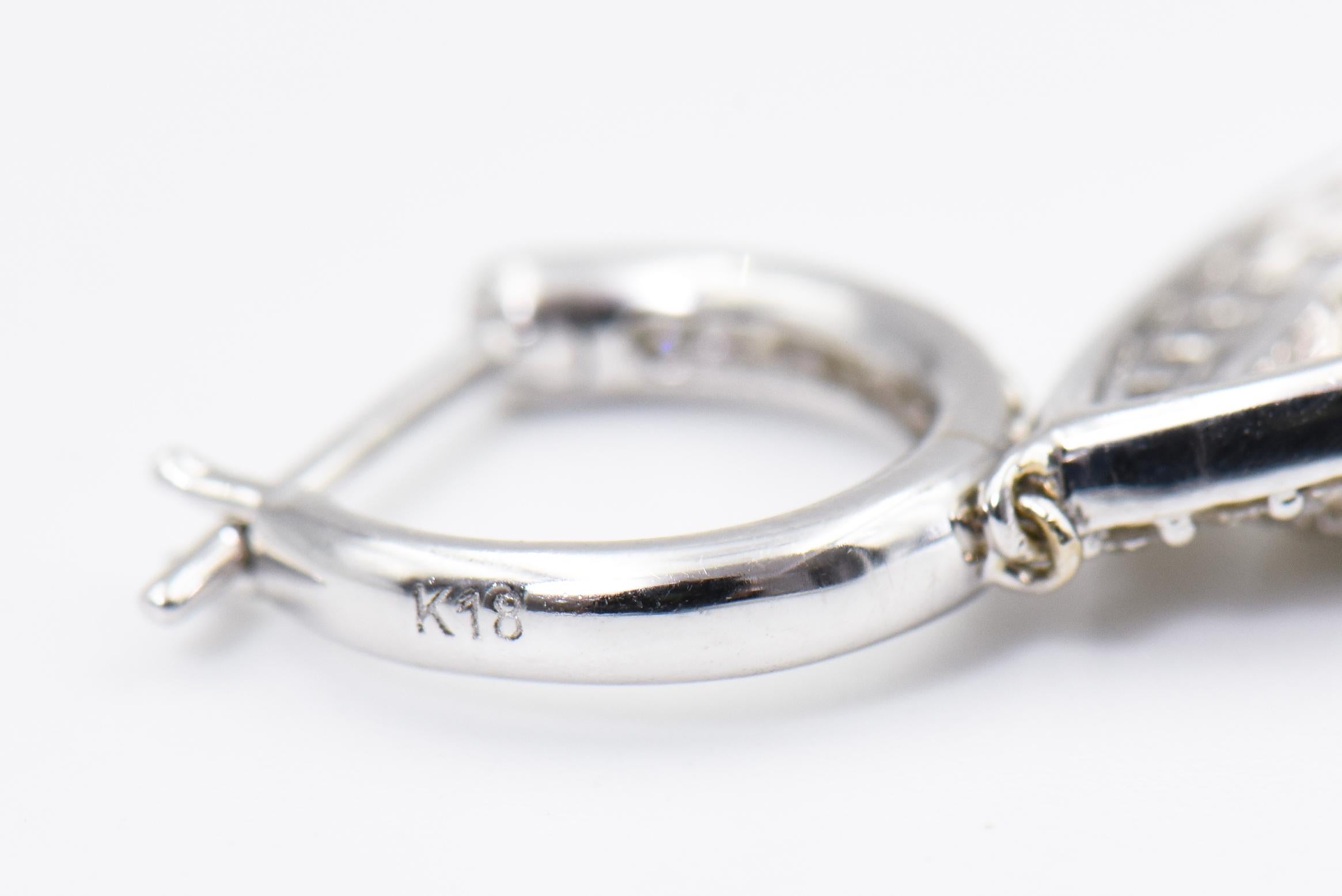 Orecchini a goccia in oro bianco con diamanti Pave e goccia a goccia in vendita 4