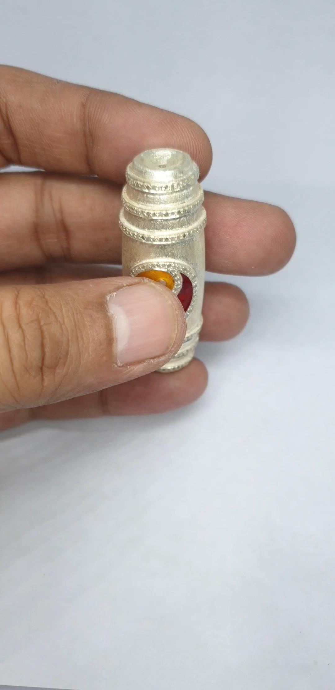 Pave diamond textured silver yin yang pendant enamel Bracelet For Sale 4