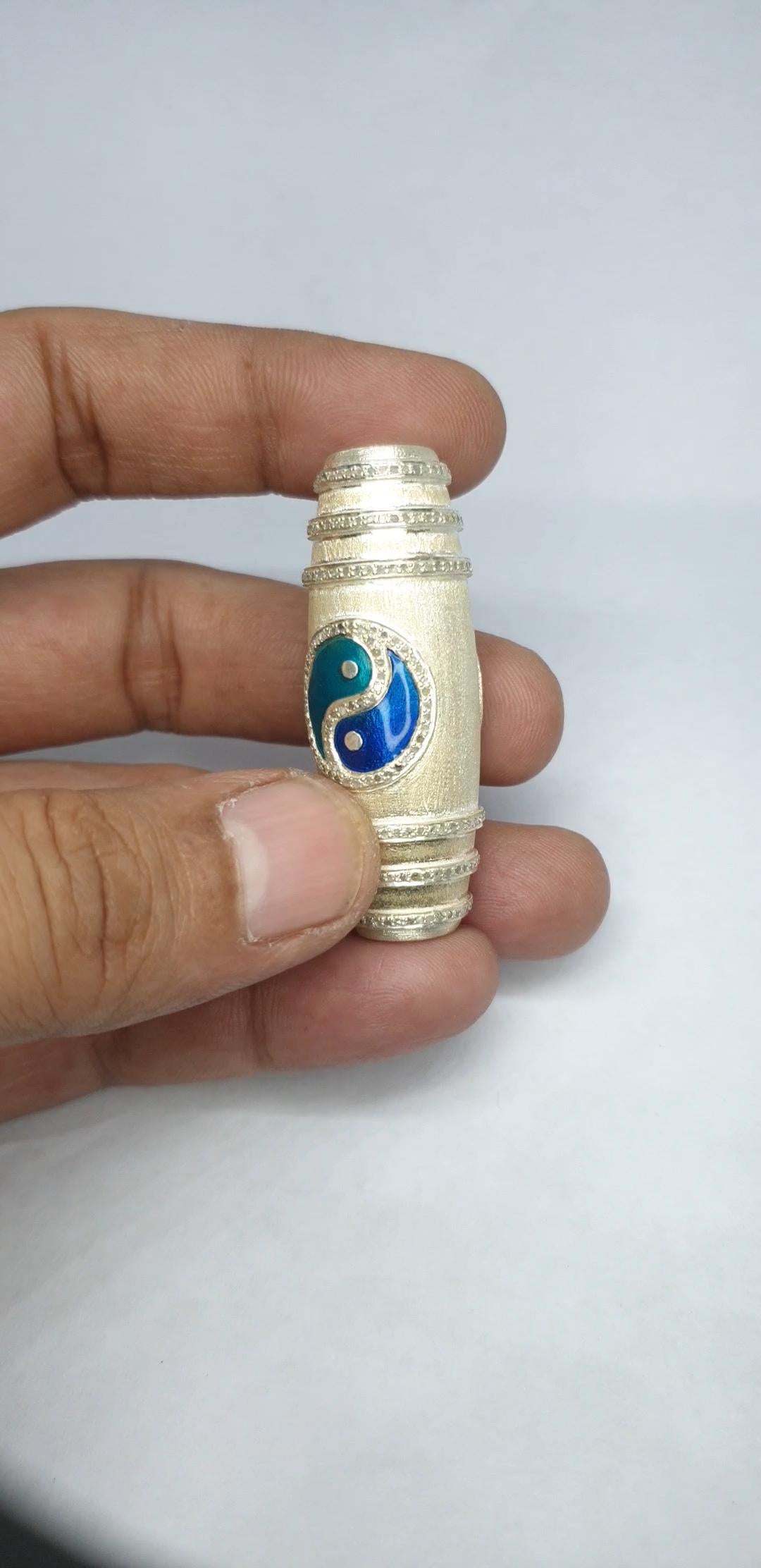 Round Cut Pave diamond textured silver yin yang pendant enamel Bracelet For Sale