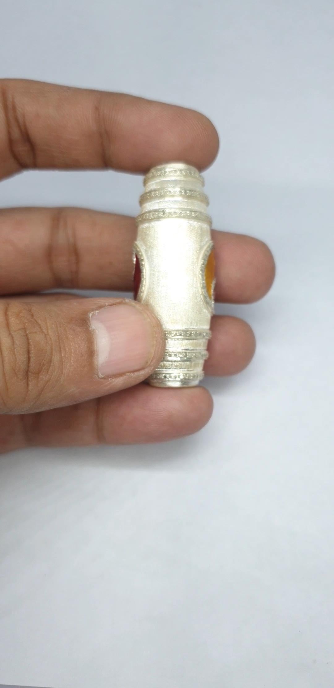 Pave diamond textured silver yin yang pendant enamel Bracelet In New Condition For Sale In Chicago, IL