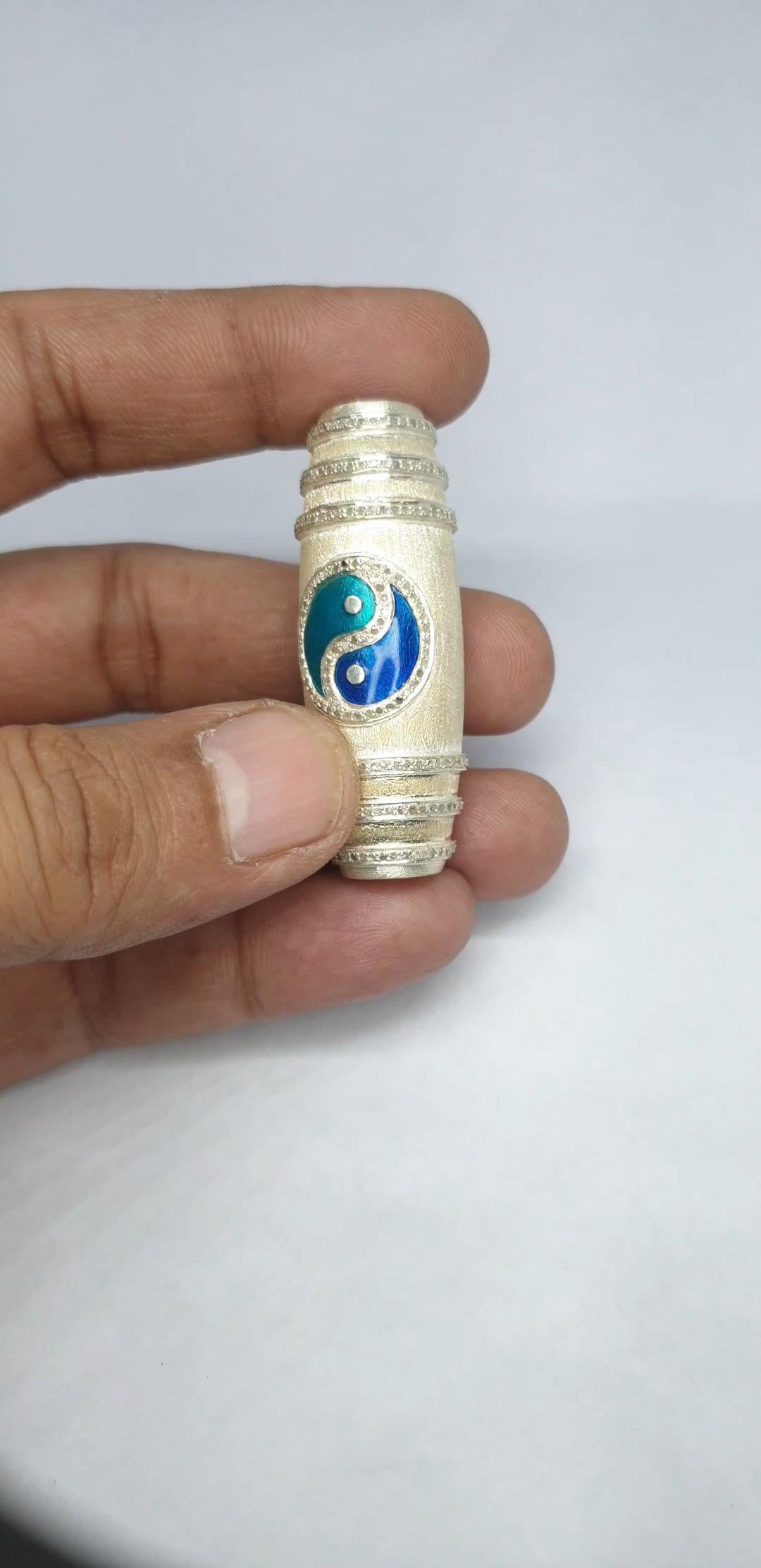 Pave diamond textured silver yin yang pendant enamel Bracelet For Sale 3