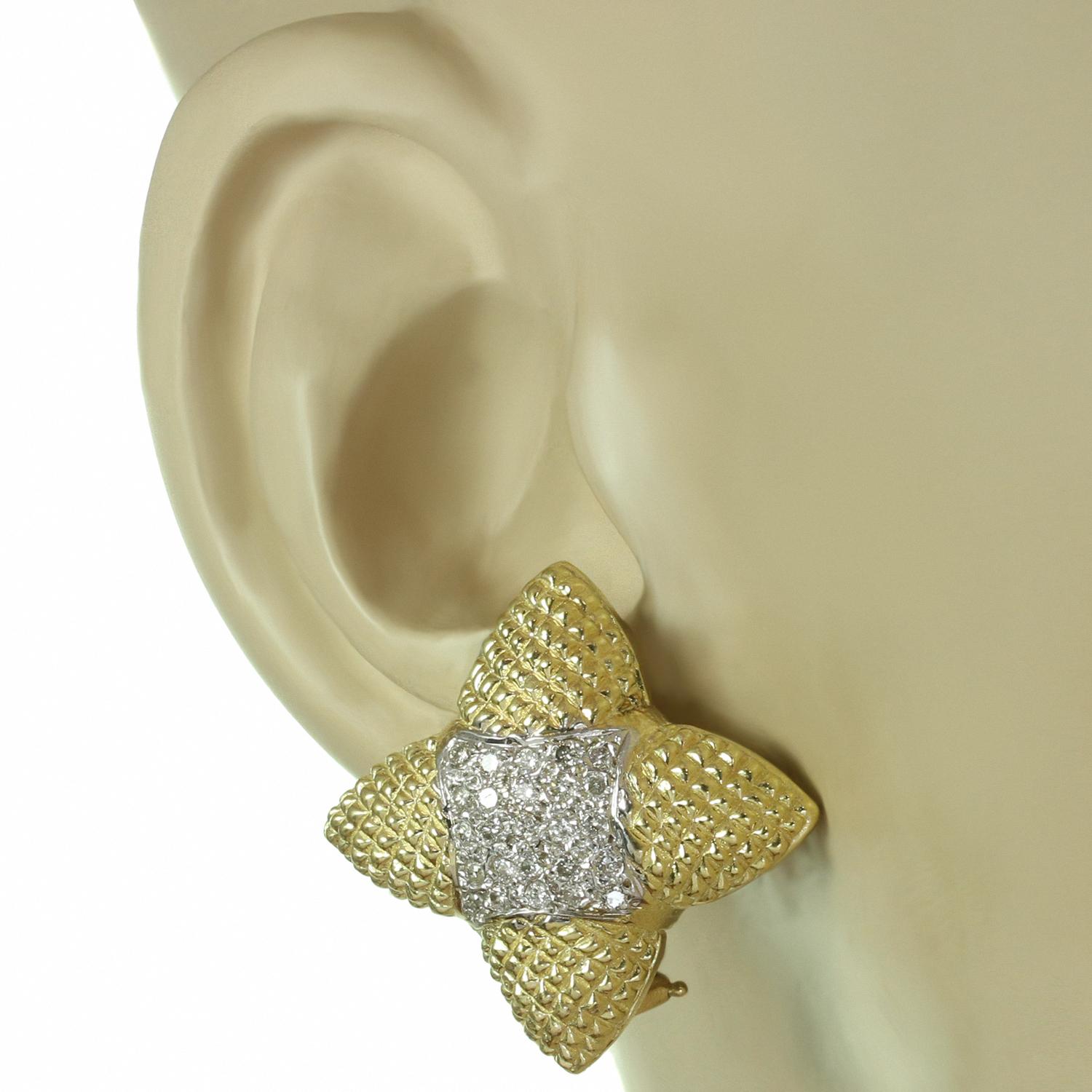 Pave Diamond Textured Yellow Gold Star Earrings In Excellent Condition For Sale In New York, NY