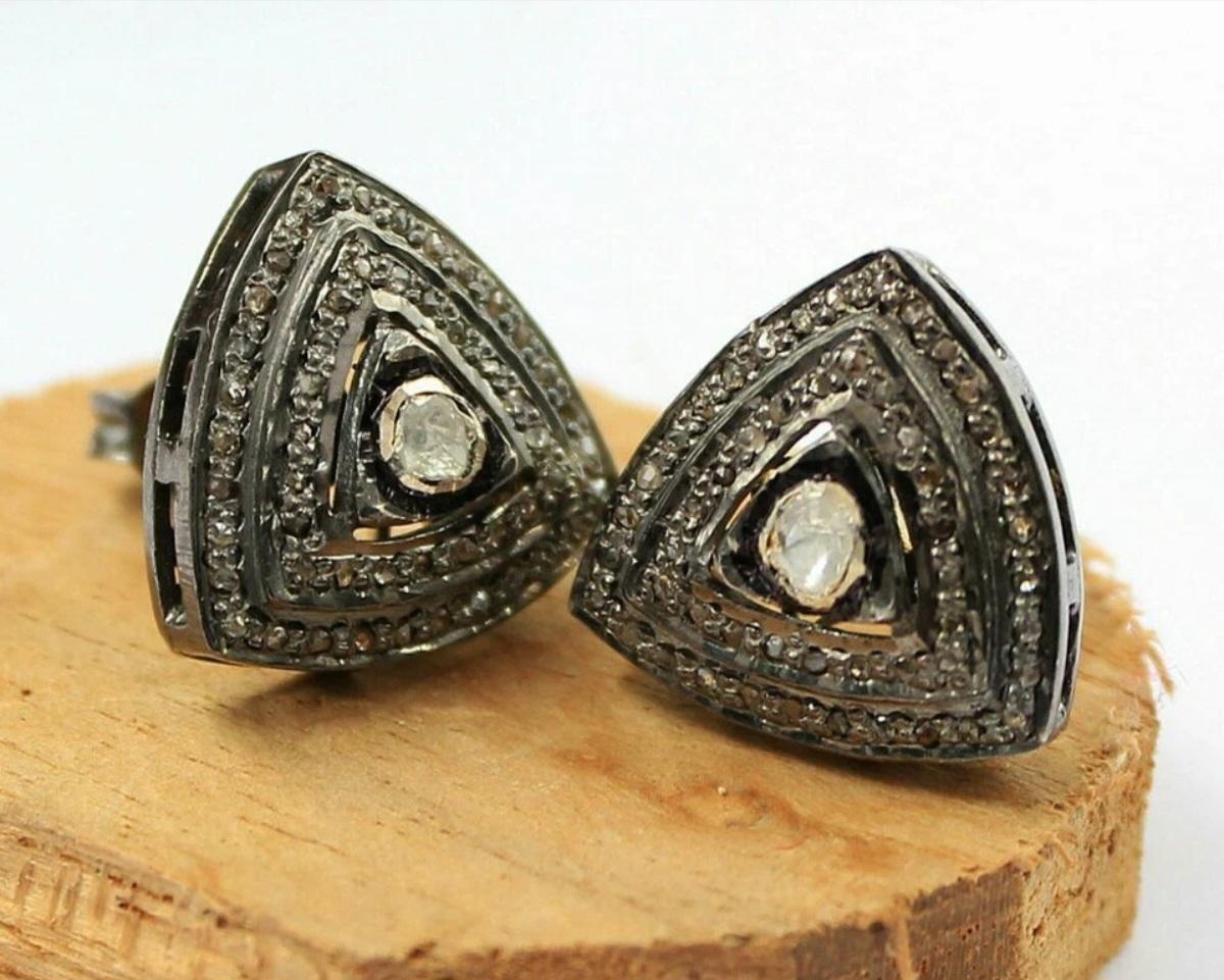 Pave Diamond Trillion Shape Stud Earring 925 Silver Diamond Daily Wear Earring. (Art déco) im Angebot