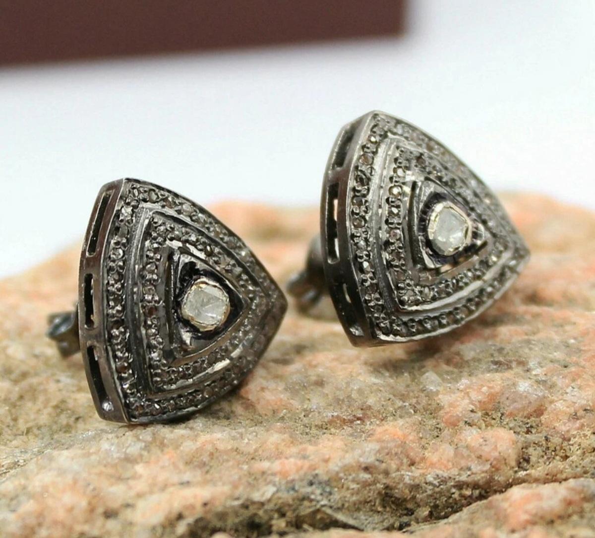 Pave Diamond Trillion Shape Stud Earring 925 Silver Diamond Daily Wear Earring. im Angebot 1