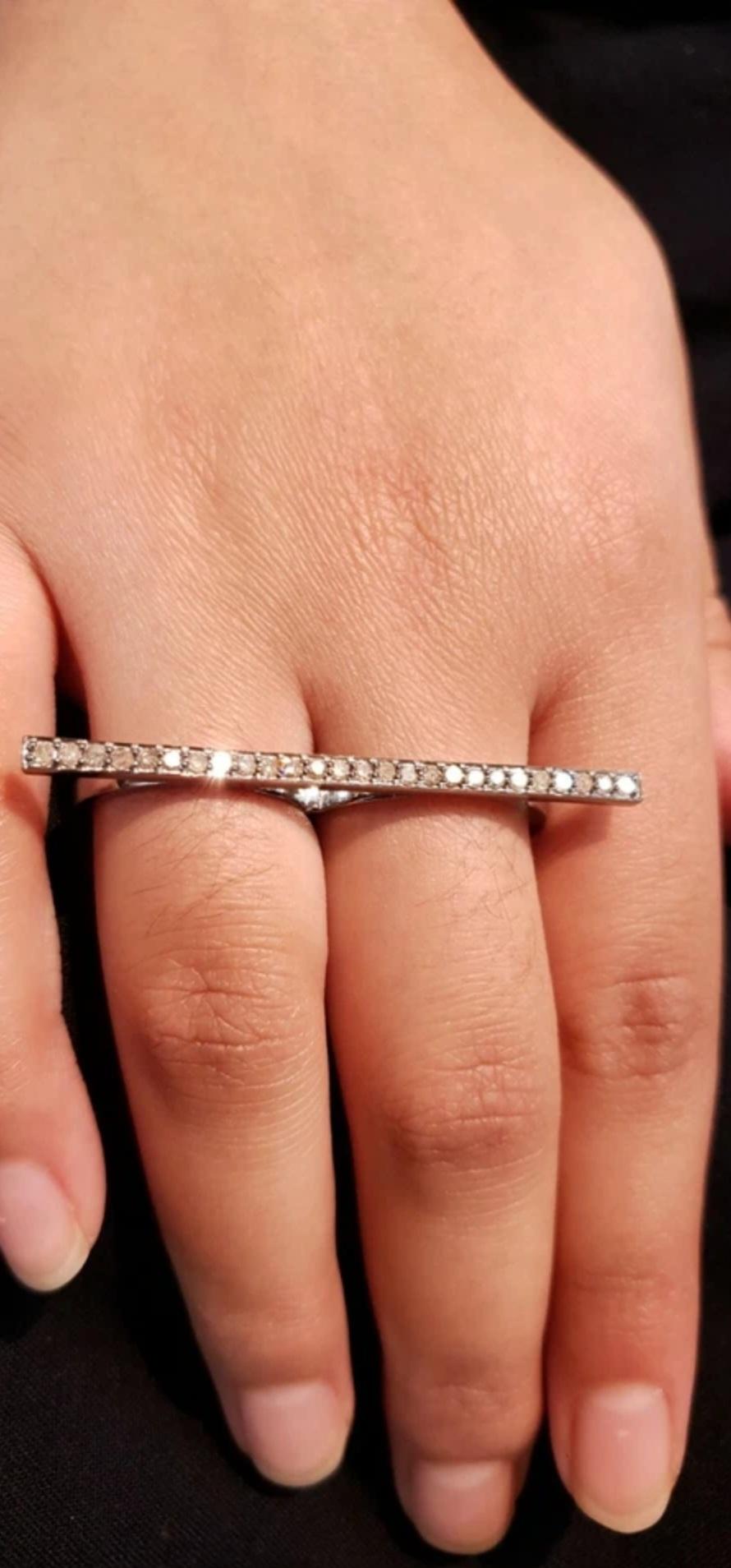 Bague à deux doigts en argent massif 925 avec diamant pavé Bague fine faite à la main Cadeau. Neuf - En vente à Chicago, IL