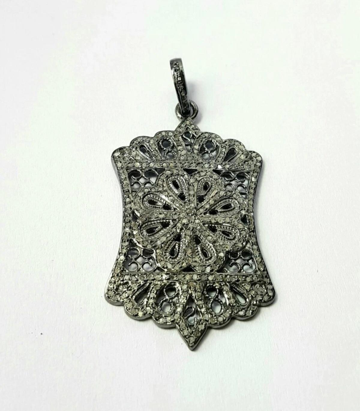 da uomo o donna Ciondolo unico con diamante Pave in argento 925 Elegante ciondolo con diamante Regalo di San Valentino. in vendita