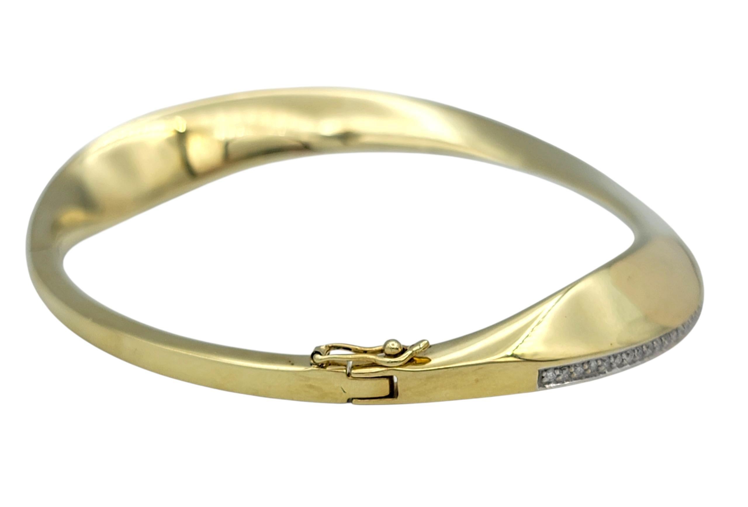 Bracelet jonc à charnières en or jaune 14 carats avec diamants pavés de 0,50 carat au total Bon état - En vente à Scottsdale, AZ