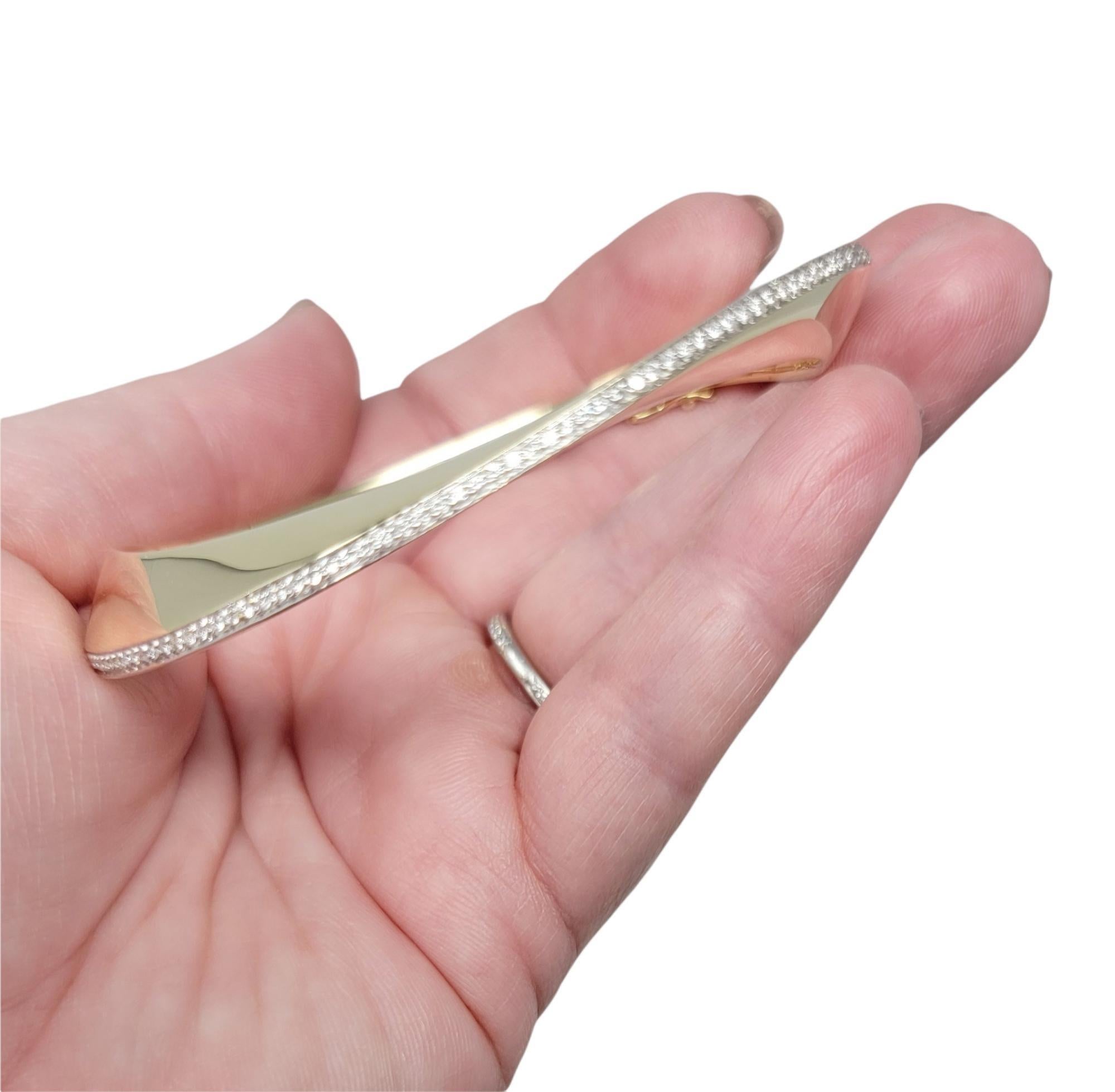 Bracelet jonc à charnières en or jaune 14 carats avec diamants pavés de 0,50 carat au total en vente 3