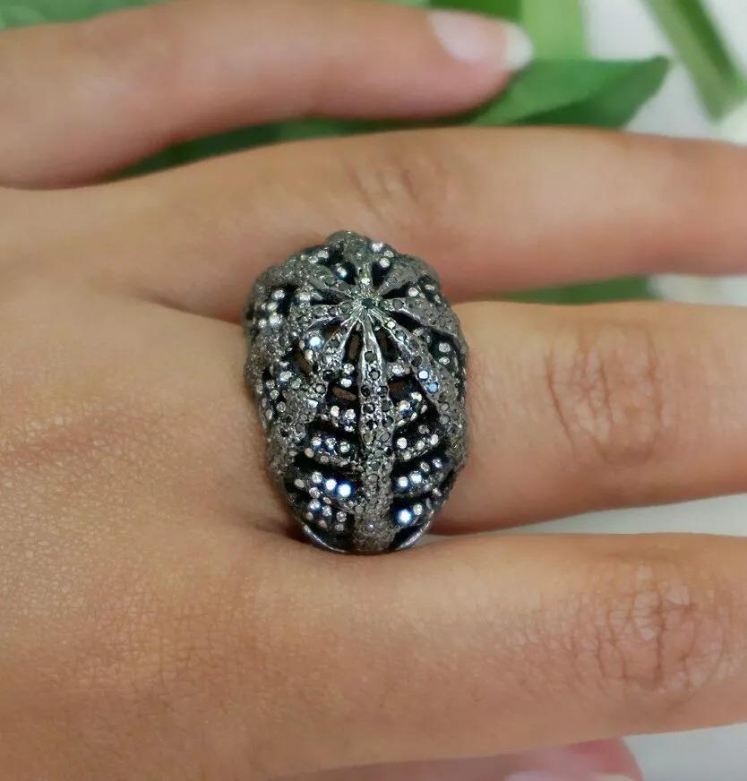 Anello a cupola con pavé di diamanti in argento 925 Anello perfetto per il giorno del matrimonio
Leggero, può essere indossato tutti i giorni

Informazioni aggiuntive:
Metallo di base: Argento Sterling, 925 parti per 1000
Pietra principale: