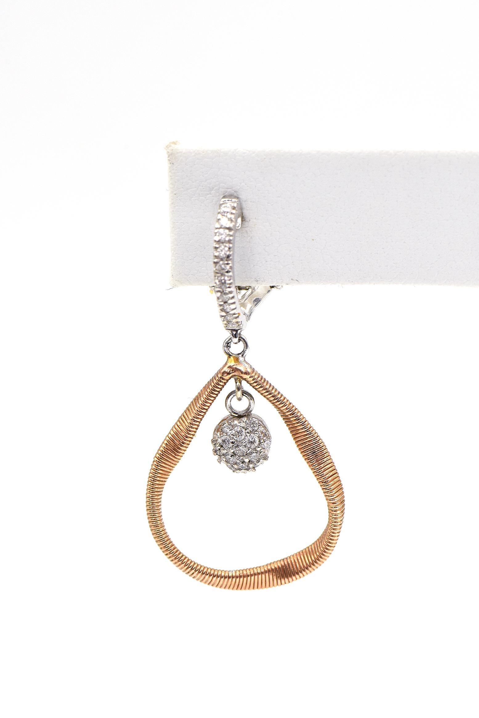 Orecchini a goccia a goccia con diamanti Pave in oro bianco e rosa In condizioni buone in vendita a Miami Beach, FL
