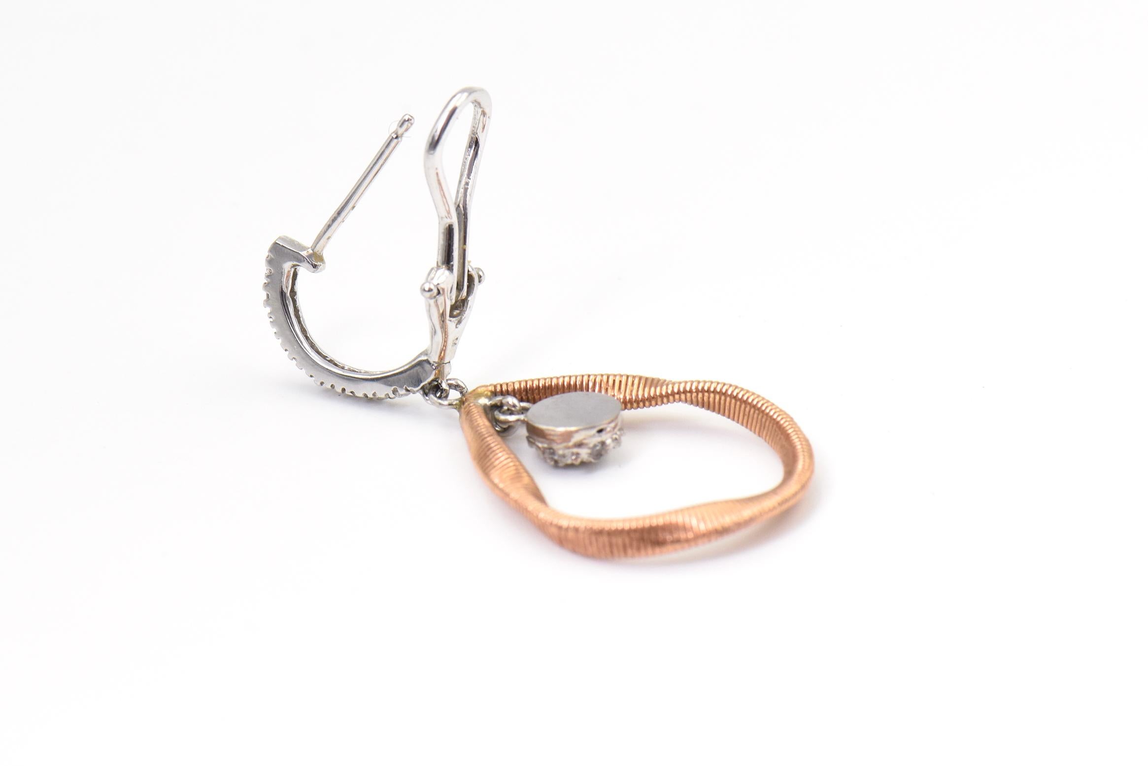 Orecchini a goccia a goccia con diamanti Pave in oro bianco e rosa in vendita 4