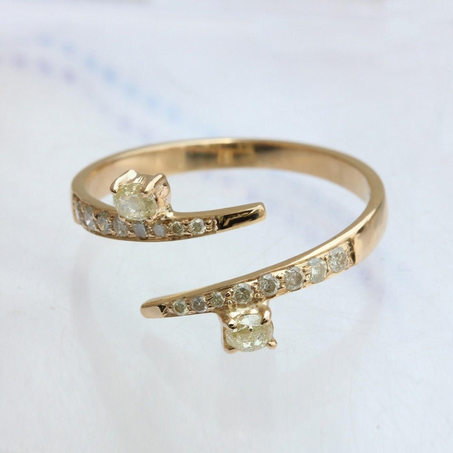 Bague en or avec diamants pavés 14k Gold Yellow Fine Gold Handmade Jewelry For Her. en vente 1