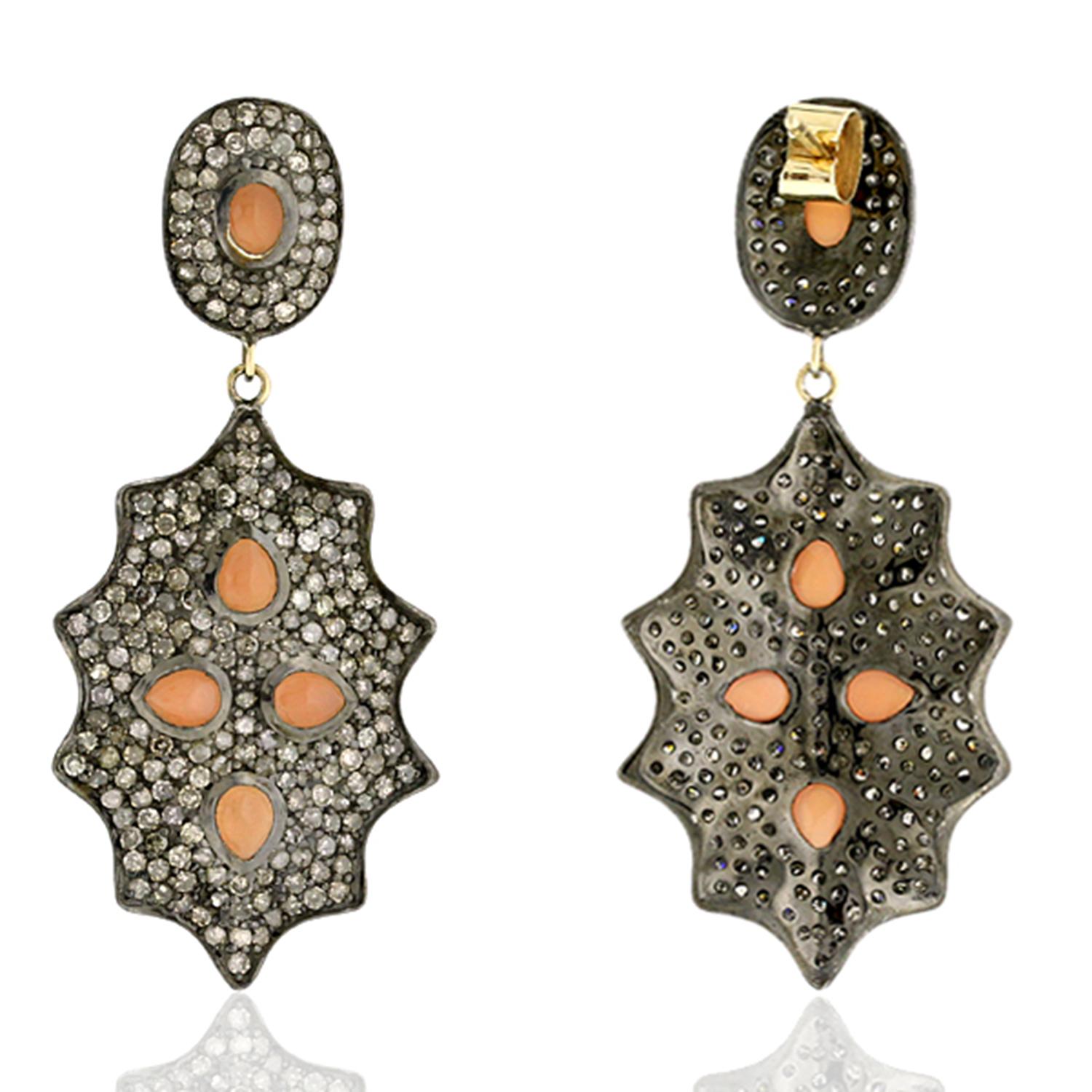 Ohrhänger aus 14 Karat Gold mit Pavé-Diamanten und rosa Mondsteinen (Art déco) im Angebot