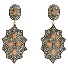 Ohrhänger aus 14 Karat Gold mit Pavé-Diamanten und rosa Mondsteinen