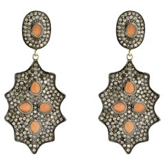 Pendants d'oreilles en or 14 carats avec diamants pavés et pierre de lune rose