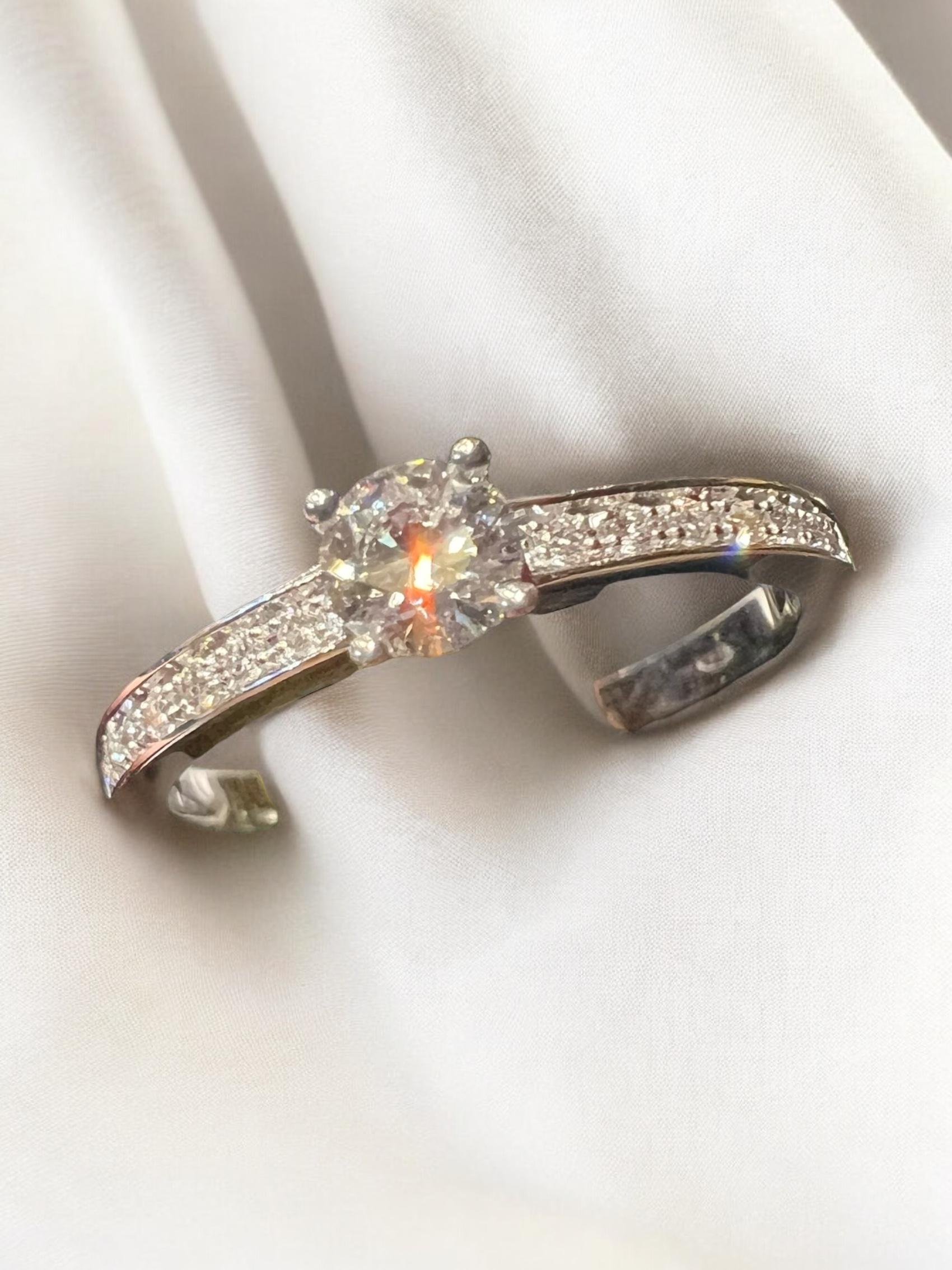 Art Deco Pave diamonds ring, 18-carat white gold For Sale