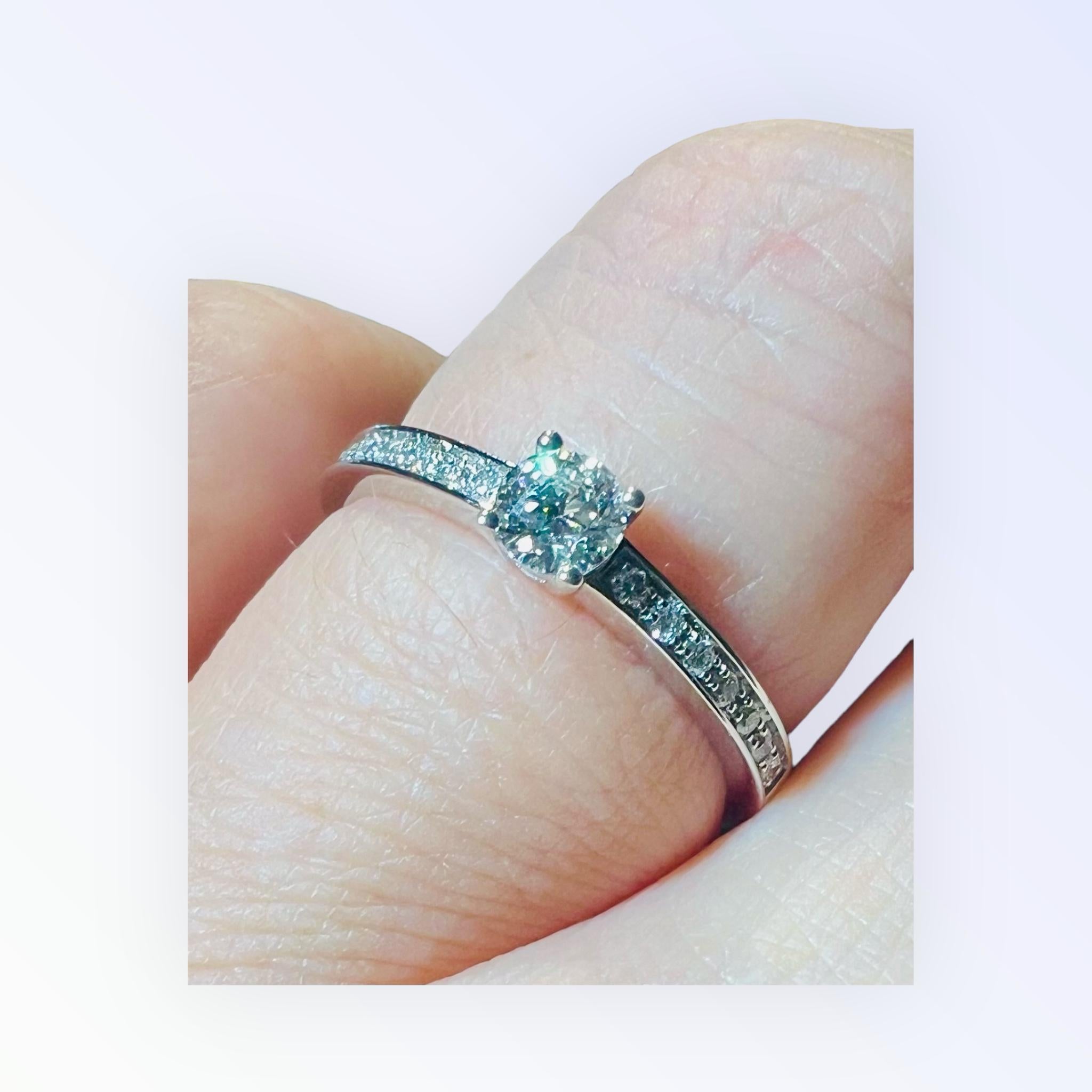 Pave diamonds ring, 18-carat white gold For Sale 3